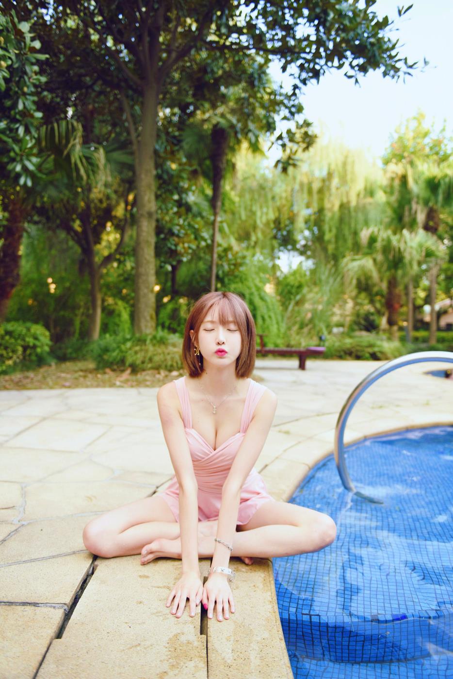 图片[10]-网紅Coser@王羽杉 泳装[27P] – 速更版-美库