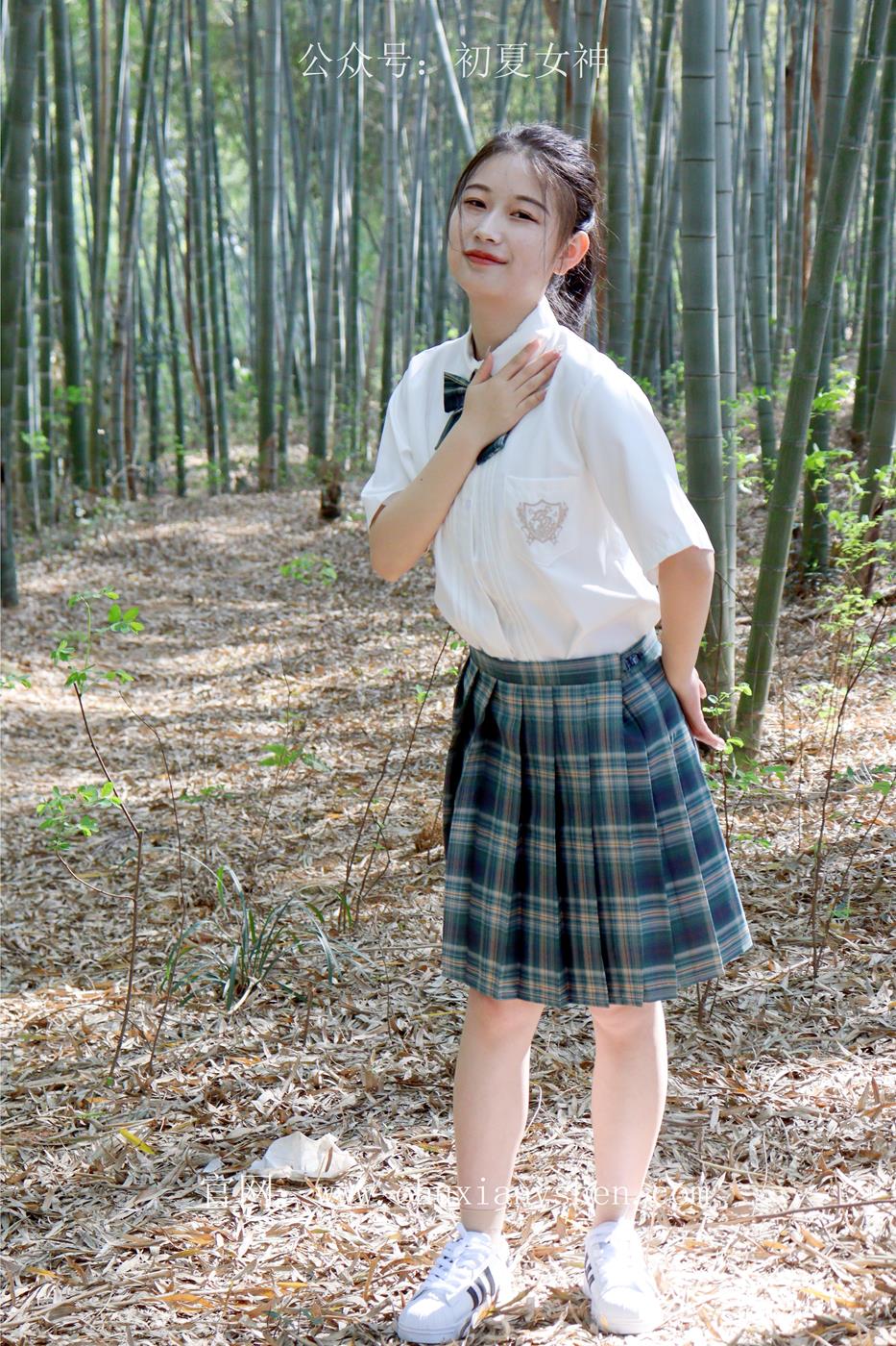 图片[19]-初夏女神 NO.019 念念 墨绿色JK搭配三叶草贝壳头鞋期[155P] – 速更版-美库