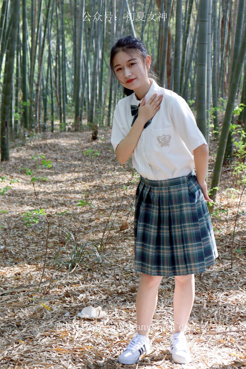 图片[20]-初夏女神 NO.019 念念 墨绿色JK搭配三叶草贝壳头鞋期[155P] – 速更版-美库