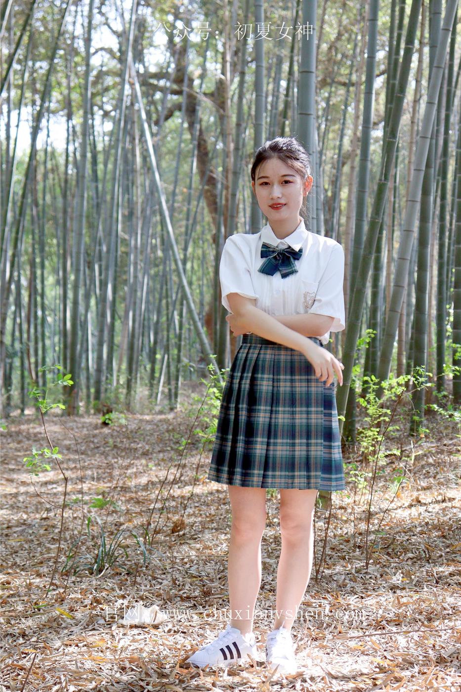 图片[22]-初夏女神 NO.019 念念 墨绿色JK搭配三叶草贝壳头鞋期[155P] – 速更版-美库