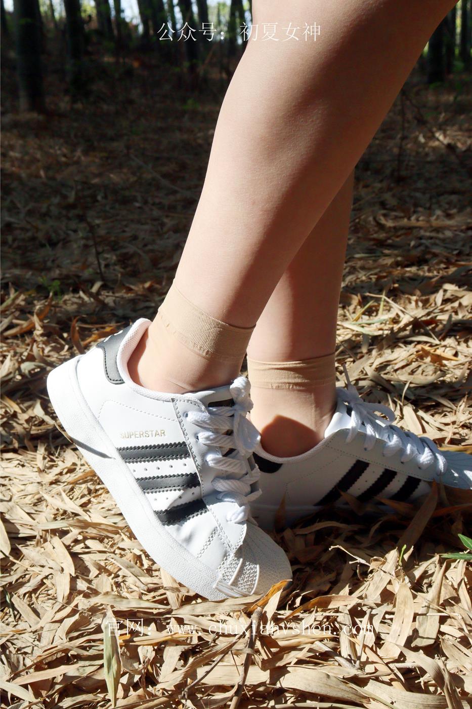 图片[28]-初夏女神 NO.019 念念 墨绿色JK搭配三叶草贝壳头鞋期[155P] – 速更版-美库