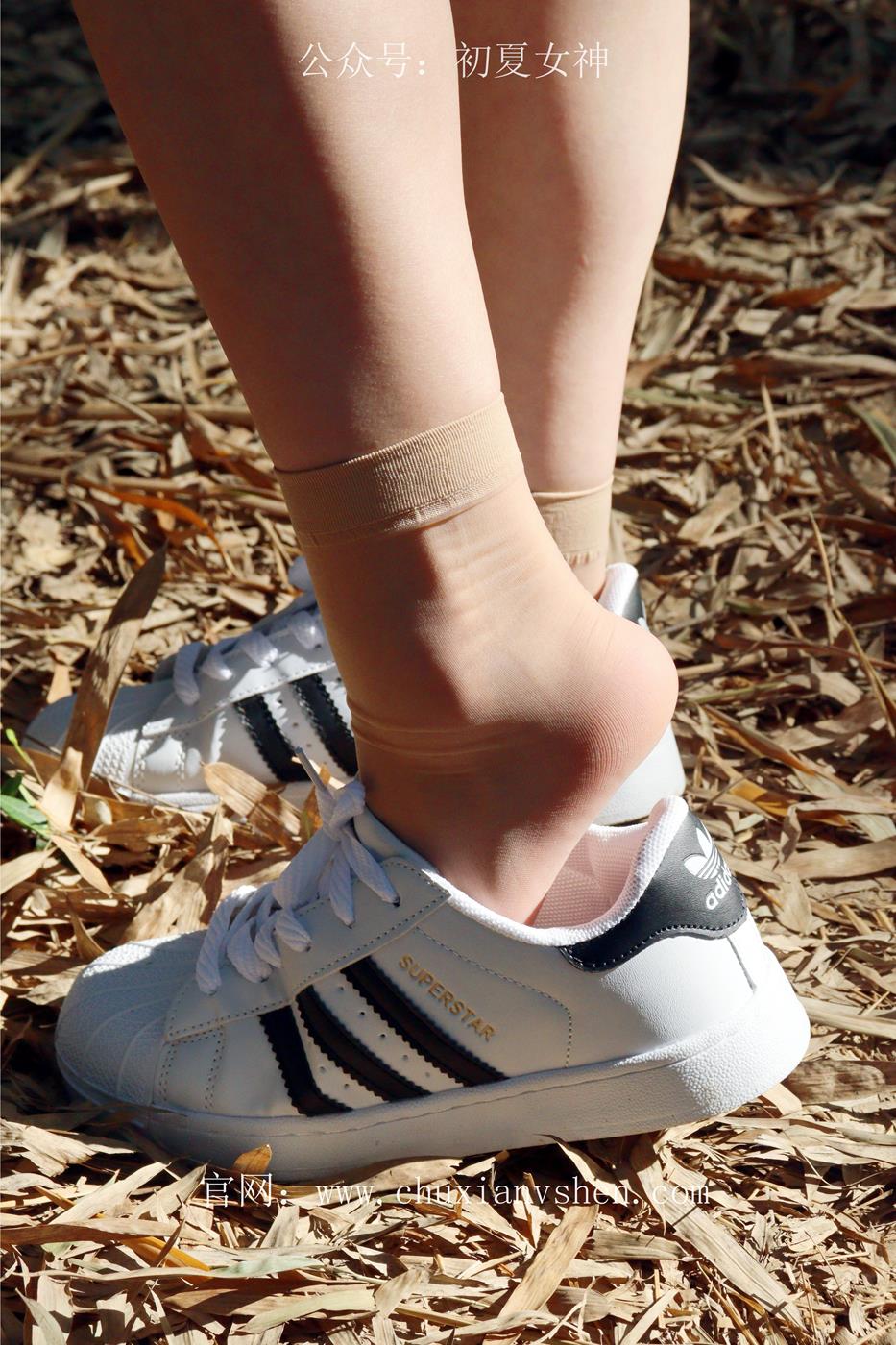 图片[31]-初夏女神 NO.019 念念 墨绿色JK搭配三叶草贝壳头鞋期[155P] – 速更版-美库