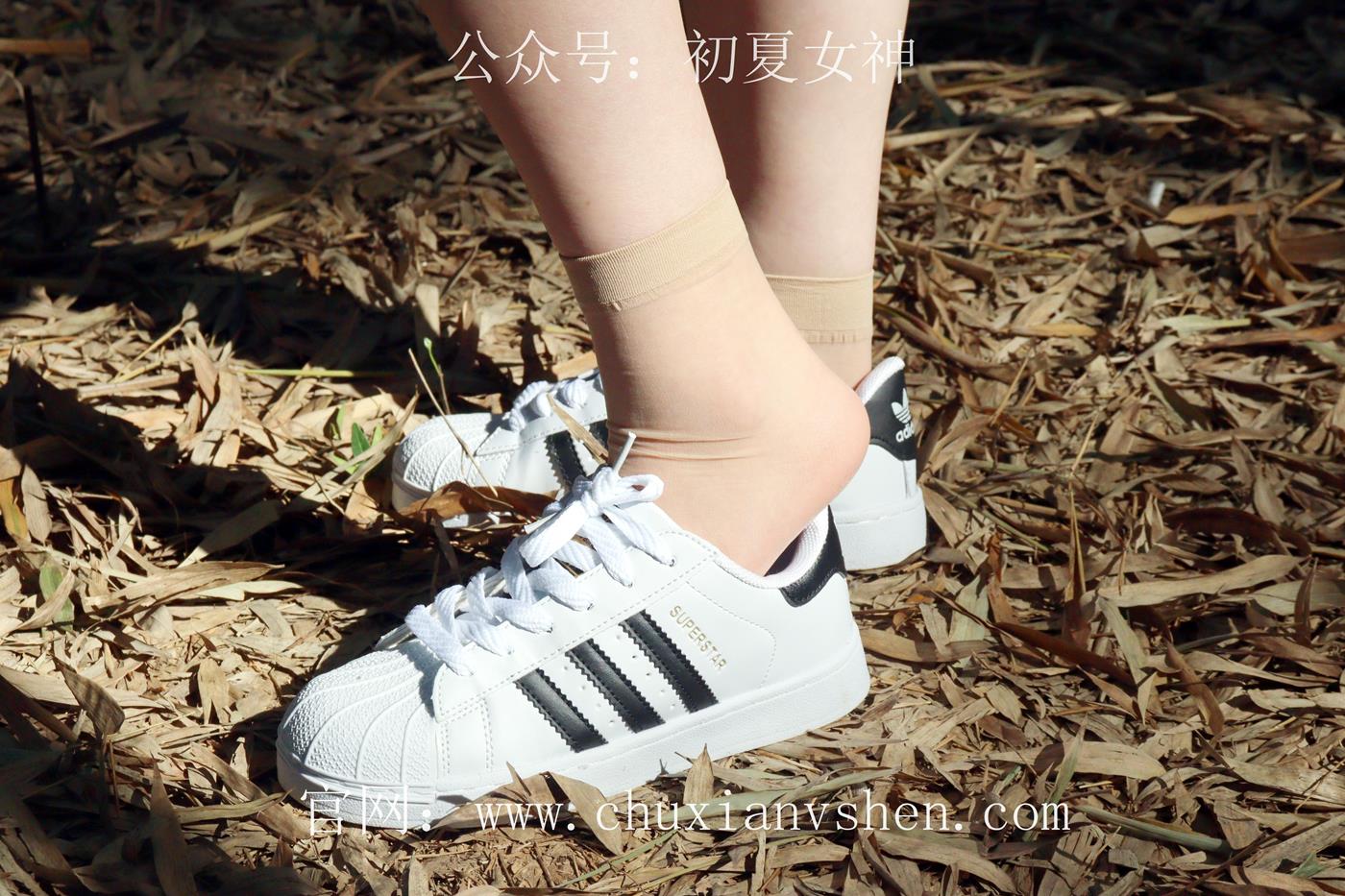 图片[34]-初夏女神 NO.019 念念 墨绿色JK搭配三叶草贝壳头鞋期[155P] – 速更版-美库