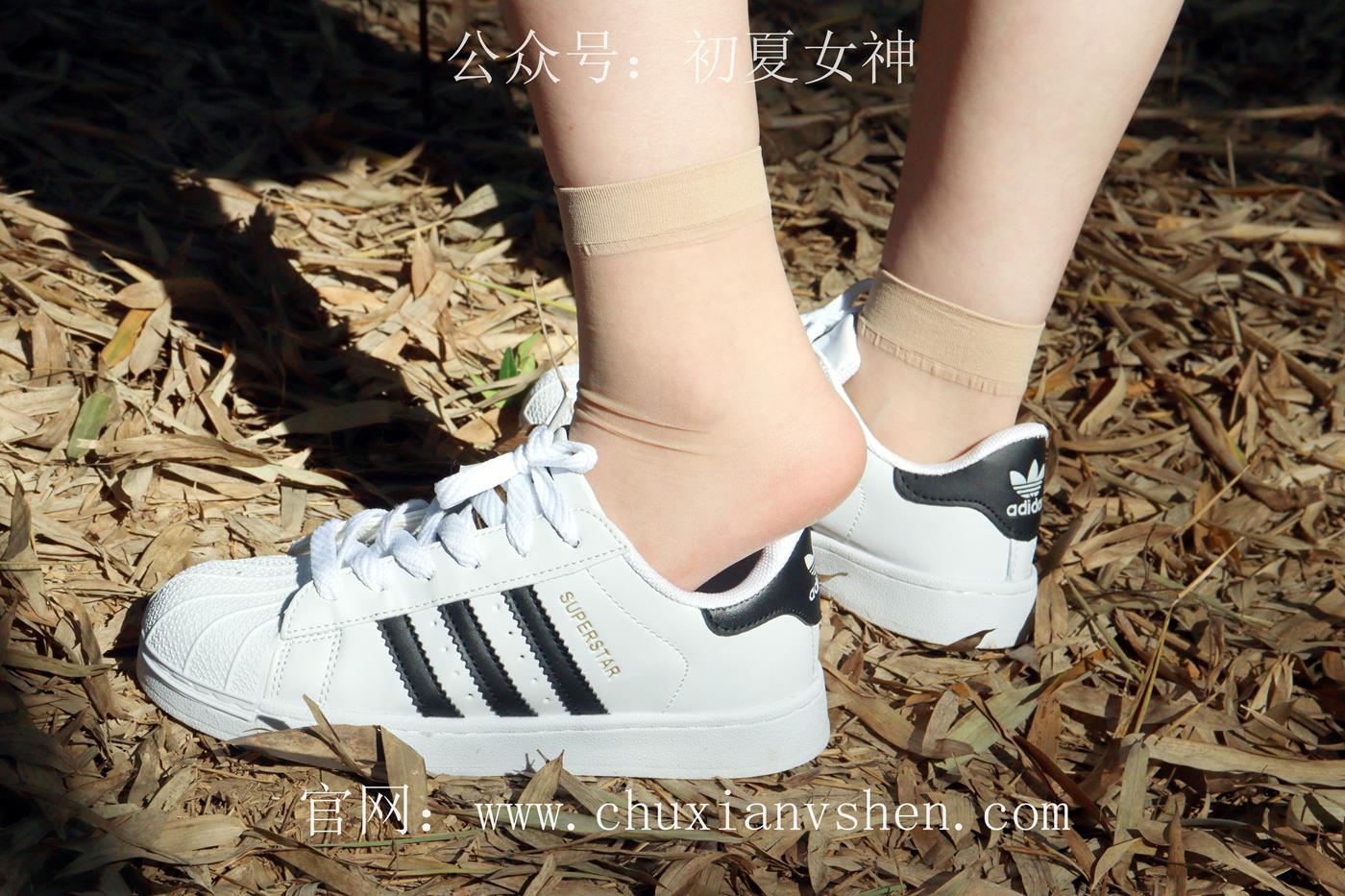 图片[35]-初夏女神 NO.019 念念 墨绿色JK搭配三叶草贝壳头鞋期[155P] – 速更版-美库