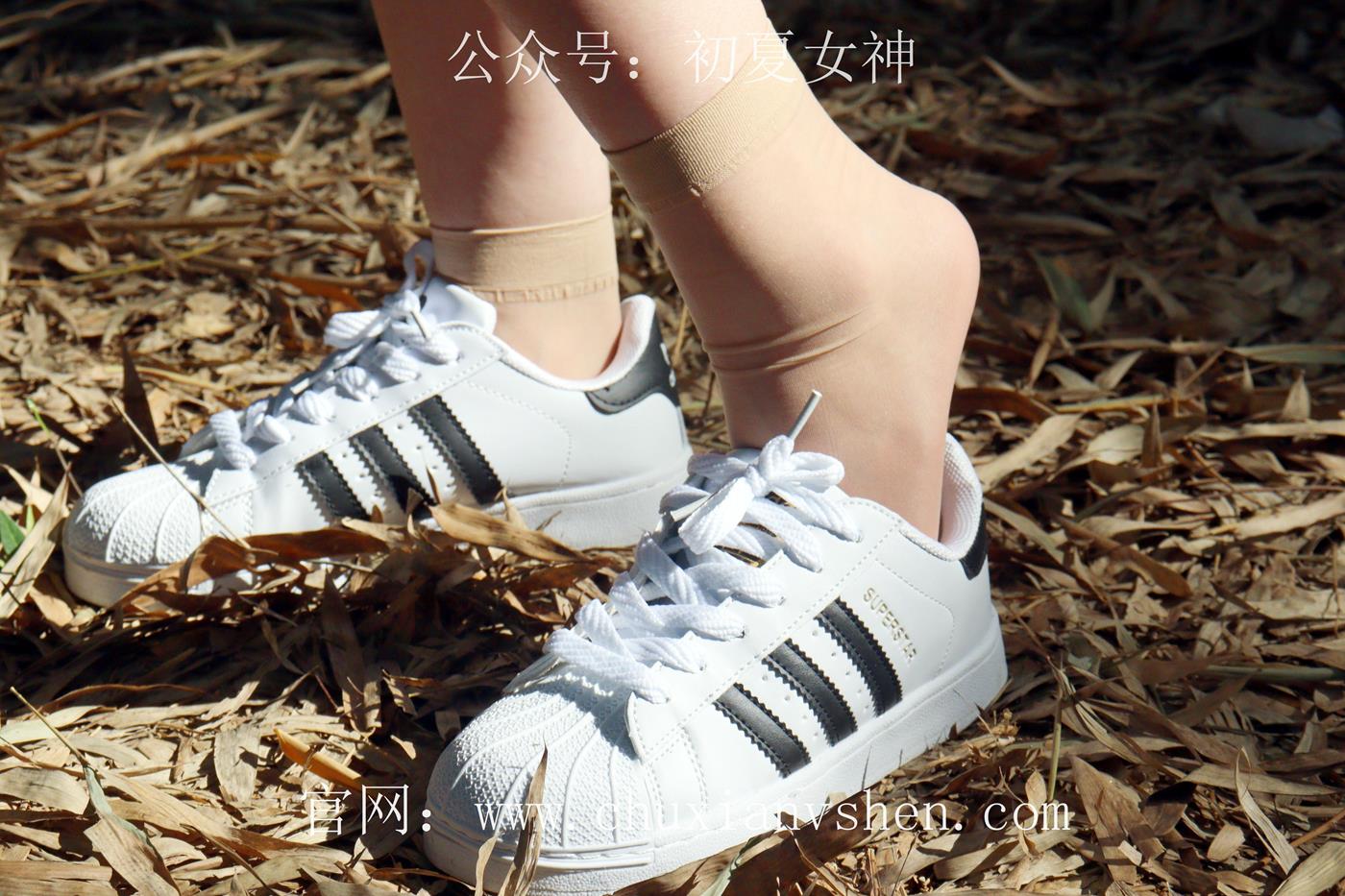 图片[38]-初夏女神 NO.019 念念 墨绿色JK搭配三叶草贝壳头鞋期[155P] – 速更版-美库