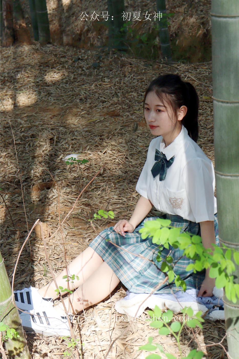 图片[39]-初夏女神 NO.019 念念 墨绿色JK搭配三叶草贝壳头鞋期[155P] – 速更版-美库