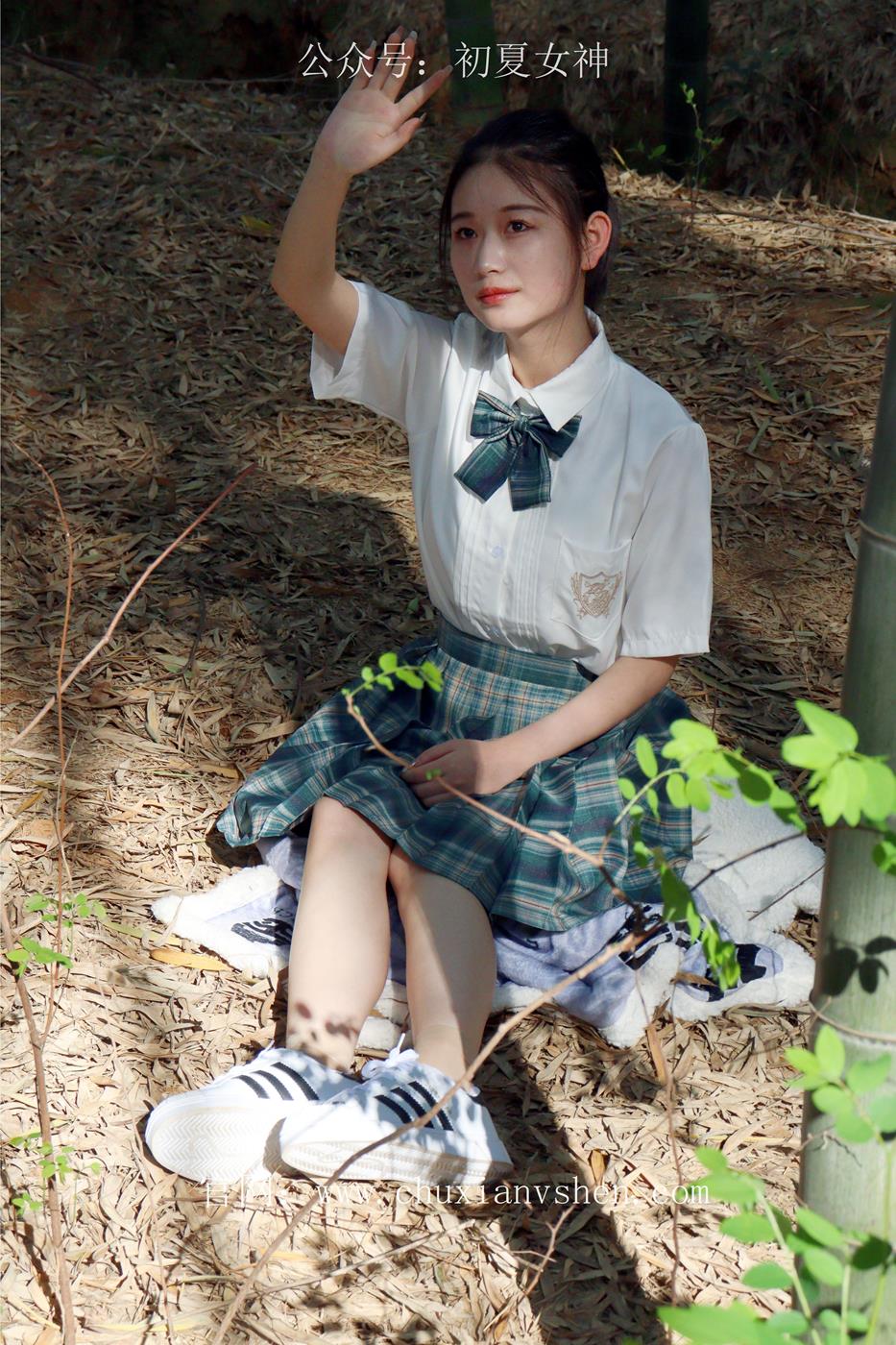 图片[41]-初夏女神 NO.019 念念 墨绿色JK搭配三叶草贝壳头鞋期[155P] – 速更版-美库