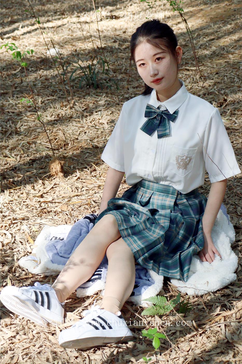 图片[46]-初夏女神 NO.019 念念 墨绿色JK搭配三叶草贝壳头鞋期[155P] – 速更版-美库