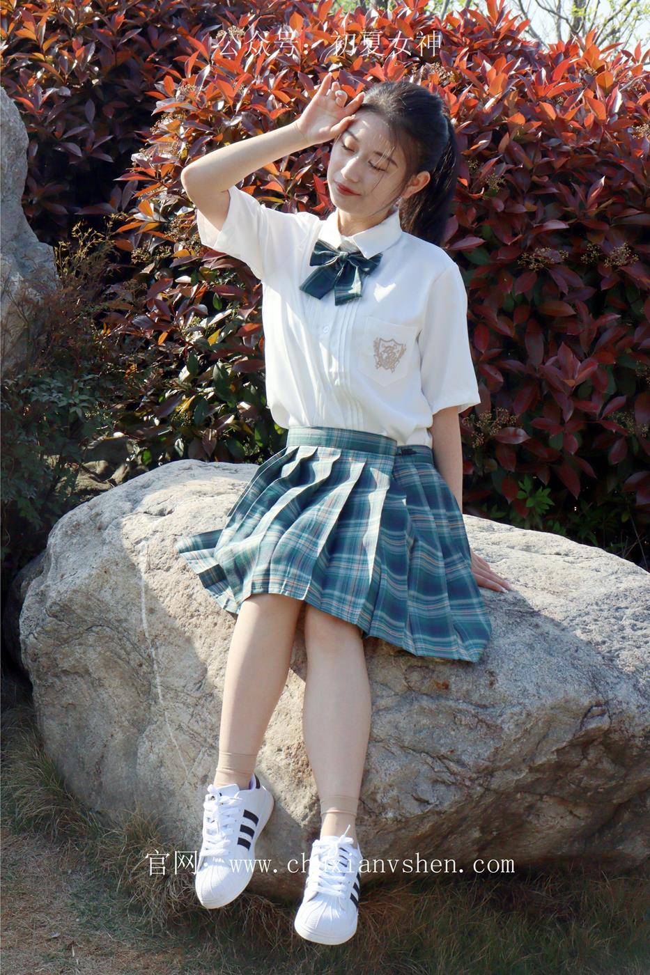 图片[50]-初夏女神 NO.019 念念 墨绿色JK搭配三叶草贝壳头鞋期[155P] – 速更版-美库