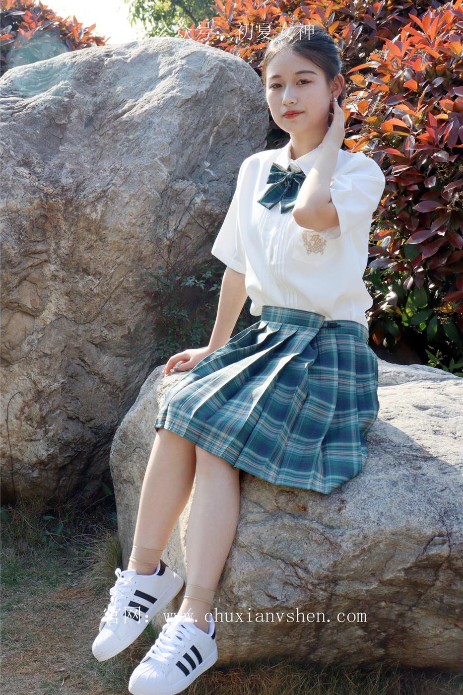 图片[53]-初夏女神 NO.019 念念 墨绿色JK搭配三叶草贝壳头鞋期[155P] – 速更版-美库