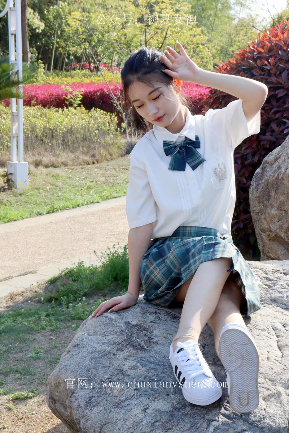 图片[61]-初夏女神 NO.019 念念 墨绿色JK搭配三叶草贝壳头鞋期[155P] – 速更版-美库