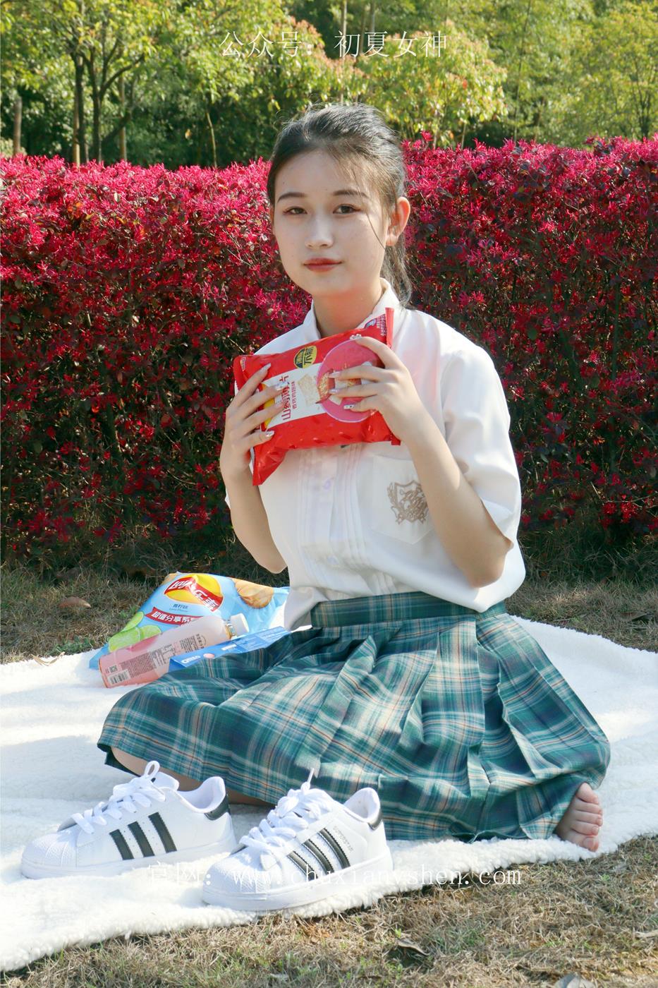 图片[104]-初夏女神 NO.019 念念 墨绿色JK搭配三叶草贝壳头鞋期[155P] – 速更版-美库