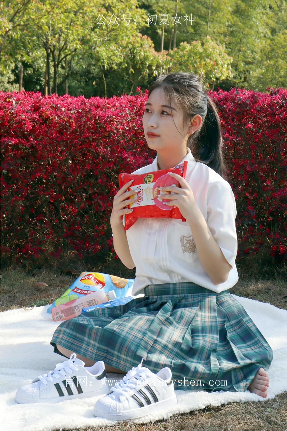 图片[105]-初夏女神 NO.019 念念 墨绿色JK搭配三叶草贝壳头鞋期[155P] – 速更版-美库