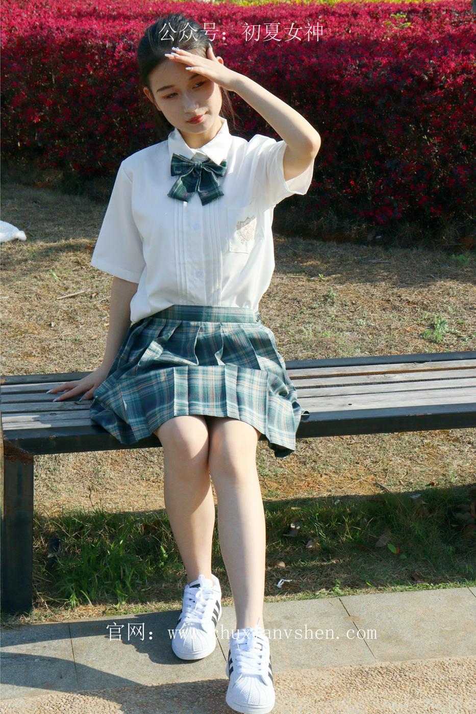 图片[131]-初夏女神 NO.019 念念 墨绿色JK搭配三叶草贝壳头鞋期[155P] – 速更版-美库
