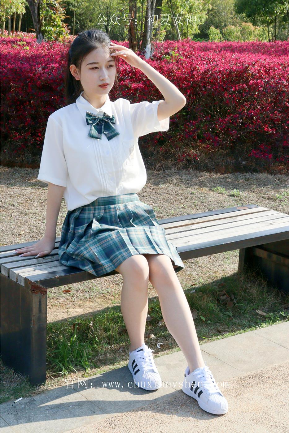 图片[135]-初夏女神 NO.019 念念 墨绿色JK搭配三叶草贝壳头鞋期[155P] – 速更版-美库