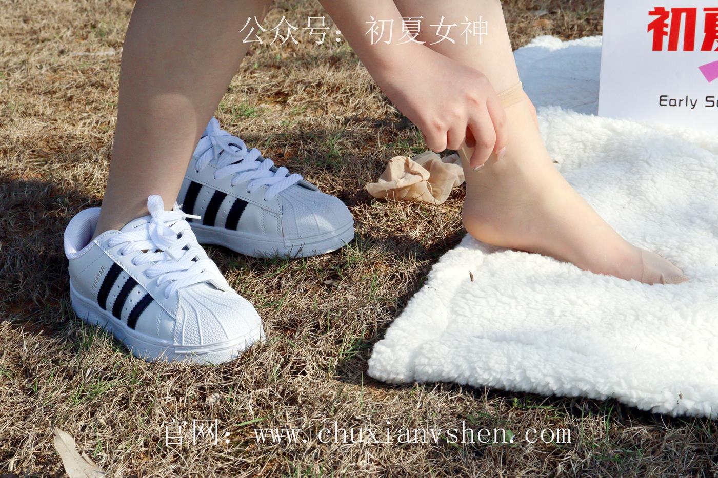 图片[147]-初夏女神 NO.019 念念 墨绿色JK搭配三叶草贝壳头鞋期[155P] – 速更版-美库