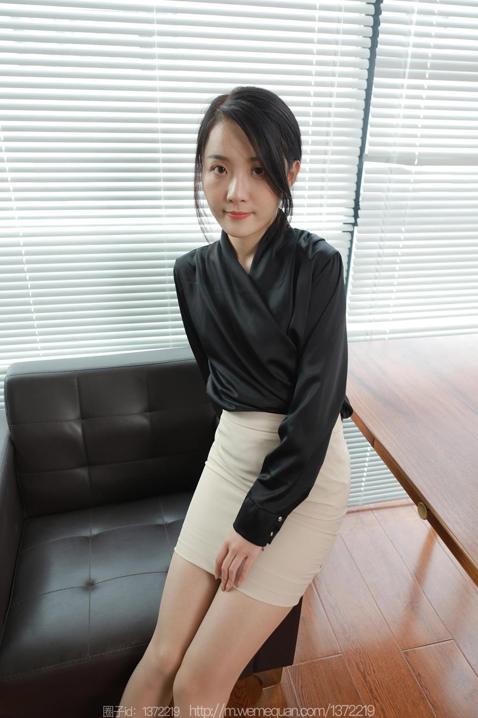 图片[79]-[IESS异思趣向] 2023.04.15 丝享家1422：婉萍《甜美同事》[87P] – 速更版-美库