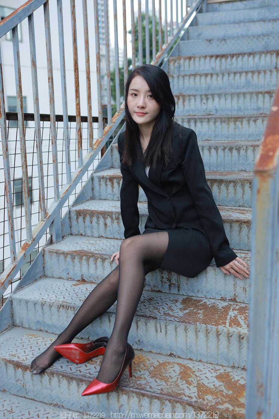 图片[33]-[IESS异思趣向] 2023.04.18 丝享家1425：婉萍《小辣椒》[85P] – 速更版-美库