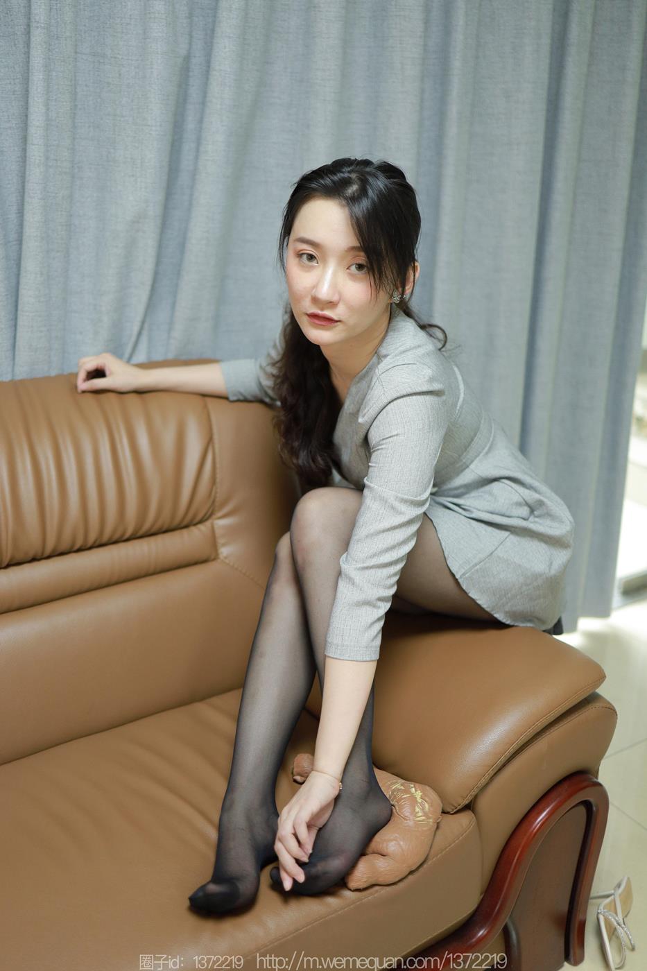 图片[56]-[IESS异思趣向] 2023.04.22 丝享家1429：秋秋《沙发上的女人》[87P] – 速更版-美库