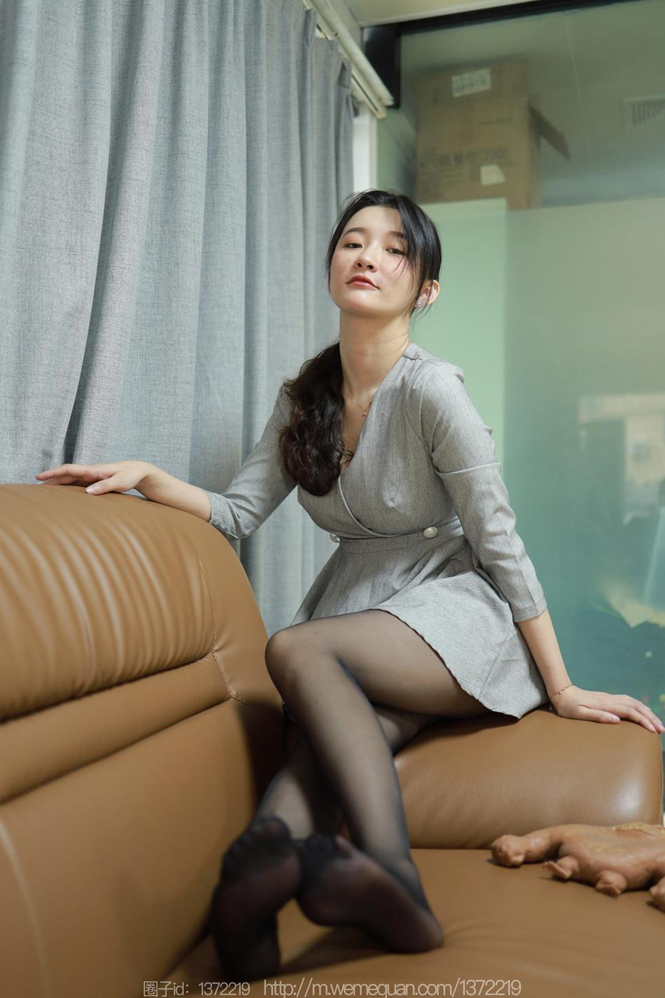 图片[61]-[IESS异思趣向] 2023.04.22 丝享家1429：秋秋《沙发上的女人》[87P] – 速更版-美库