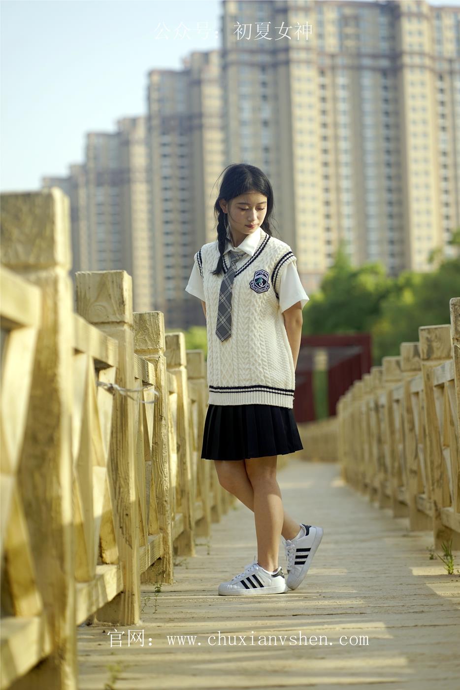 图片[71]-初夏女神 NO.039 念念 春秋JK套搭配三叶草贝壳头鞋[115P] – 速更版-美库