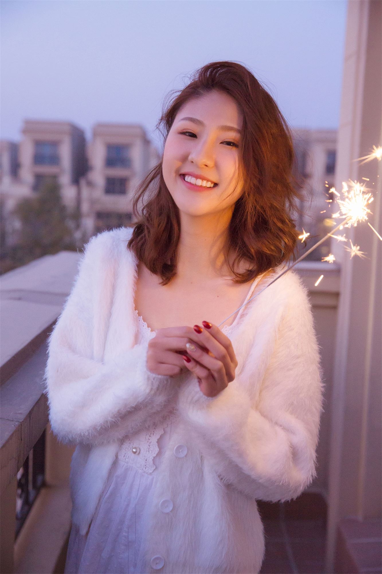 图片[25]-[YALAYI雅拉伊]2021.11.26 NO.1018 美丽的花火[33+1P] – 速更版-美库