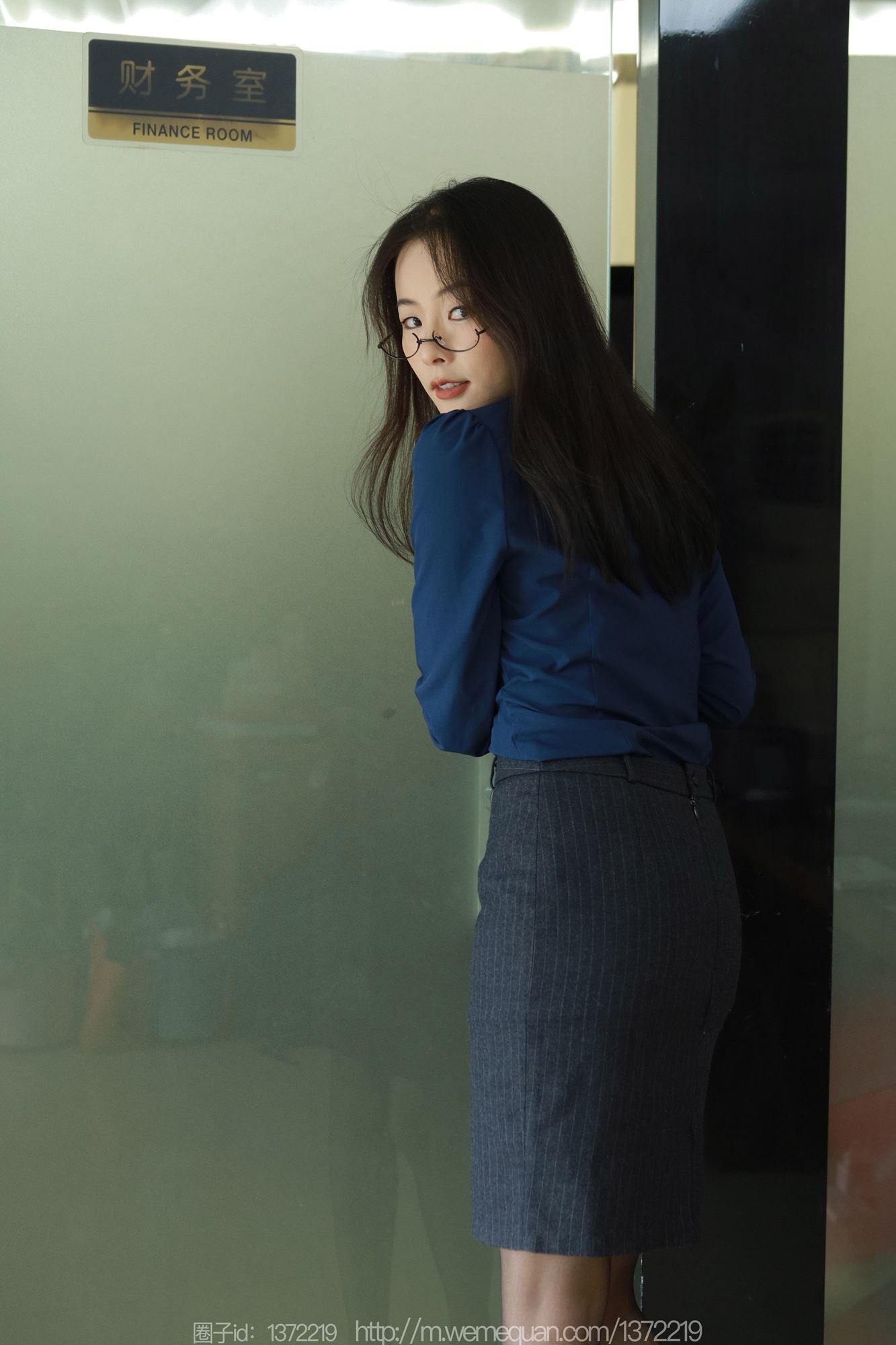 图片[43]-[IESS异思趣向] 2023.06.26 丝享家1464：小金《红跟OL》[79P] – 速更版-美库