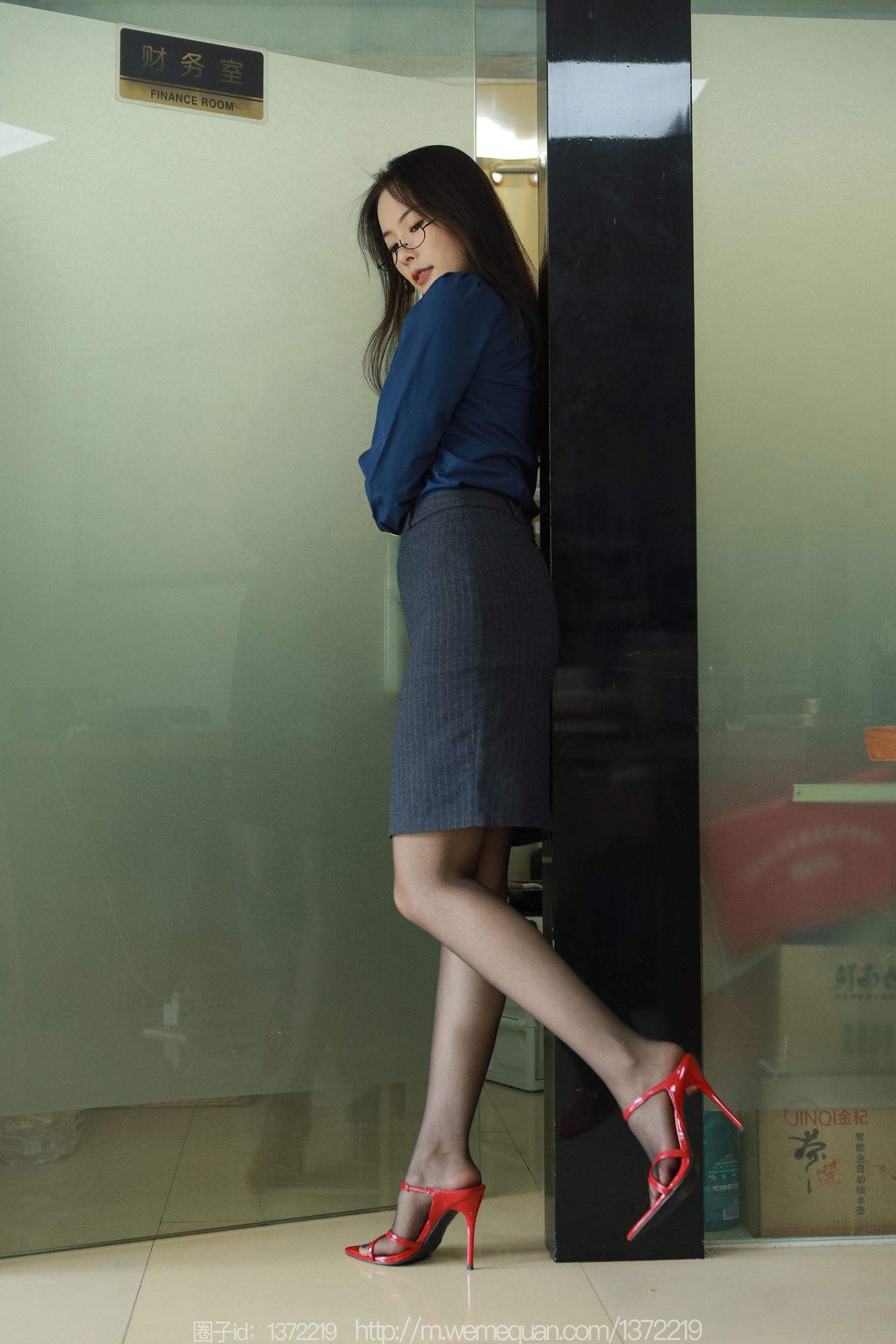 图片[48]-[IESS异思趣向] 2023.06.26 丝享家1464：小金《红跟OL》[79P] – 速更版-美库