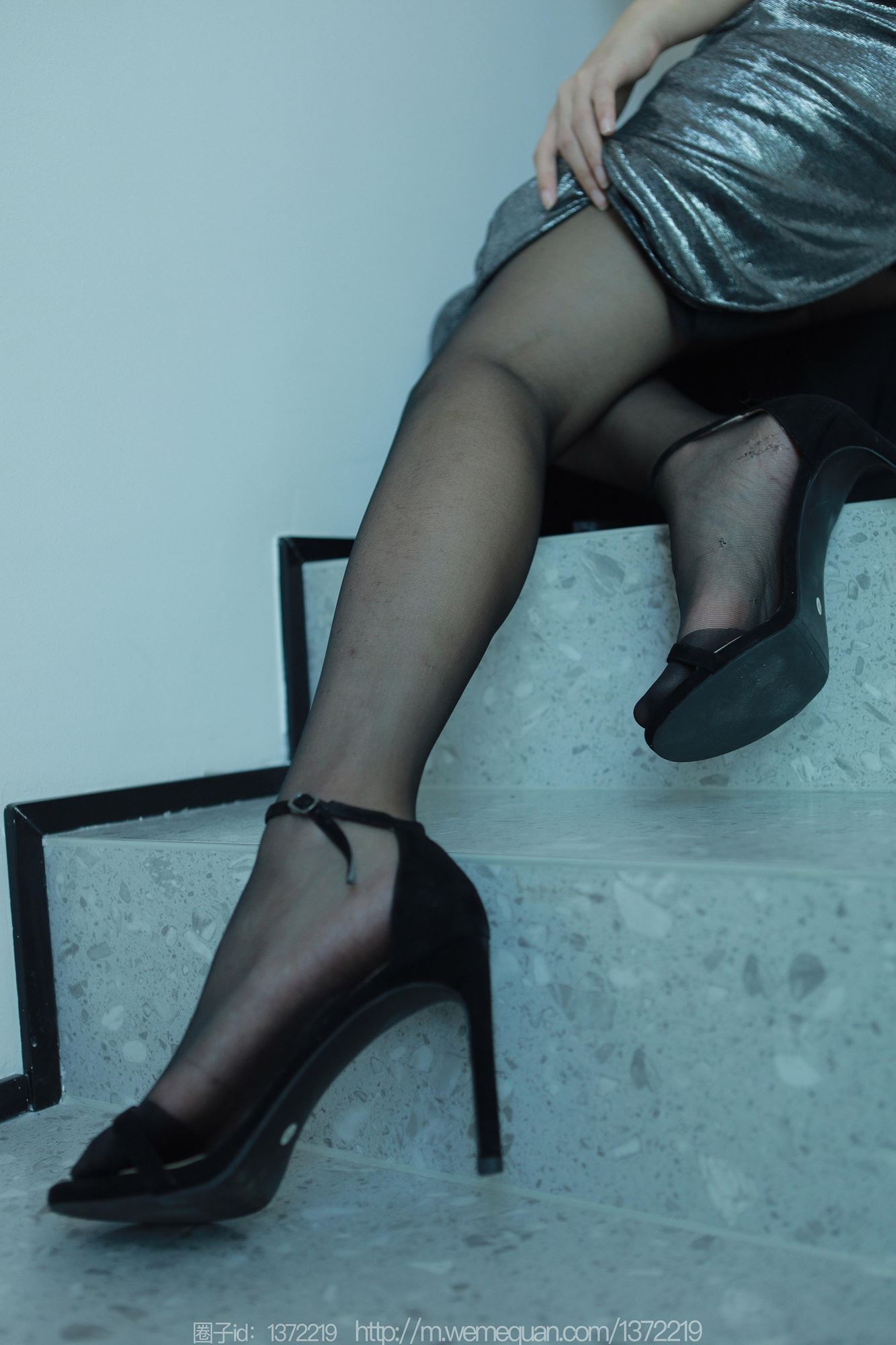 图片[15]-[IESS异思趣向] 2023.06.29 丝享家1467：小宝《液体金属裙》[80P] – 速更版-美库