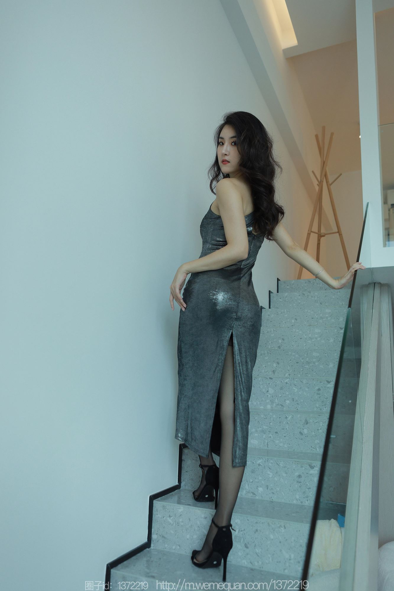 图片[75]-[IESS异思趣向] 2023.06.29 丝享家1467：小宝《液体金属裙》[80P] – 速更版-美库