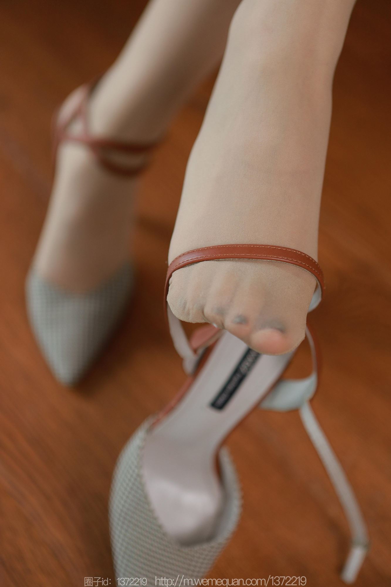 图片[12]-[IESS异思趣向] 2023.07.04 丝享家1471：小金《咖色吊带短裙》[82P] – 速更版-美库