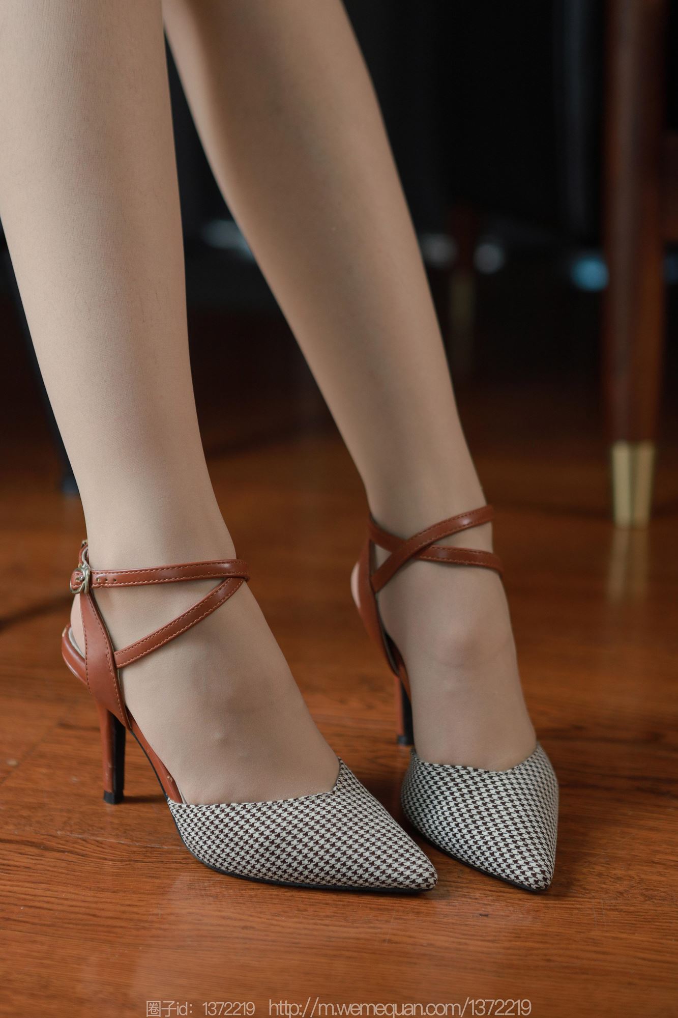 图片[26]-[IESS异思趣向] 2023.07.04 丝享家1471：小金《咖色吊带短裙》[82P] – 速更版-美库