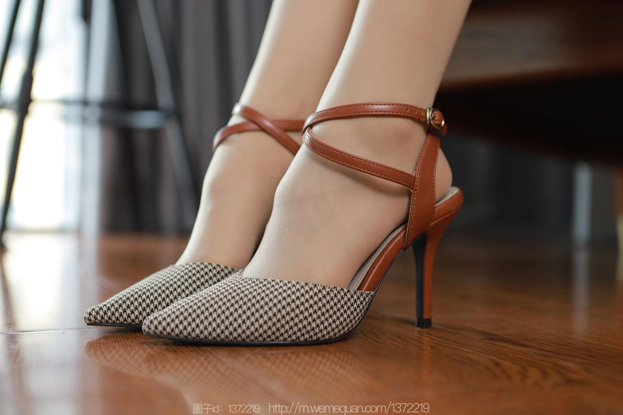 图片[71]-[IESS异思趣向] 2023.07.04 丝享家1471：小金《咖色吊带短裙》[82P] – 速更版-美库