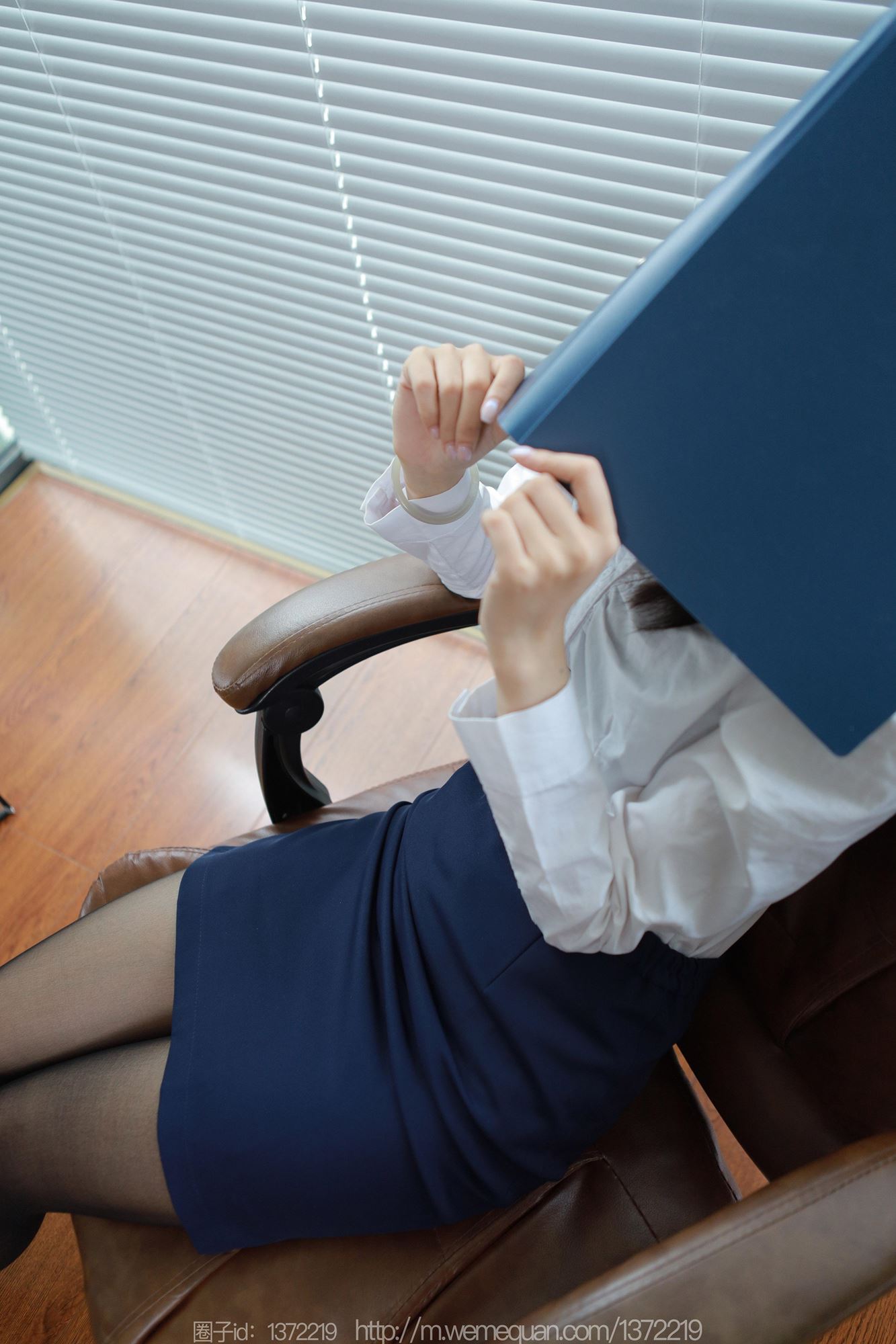 图片[37]-[IESS异思趣向] 2023.07.07 丝享家1474：婉萍《蓝裙OL》[86P] – 速更版-美库