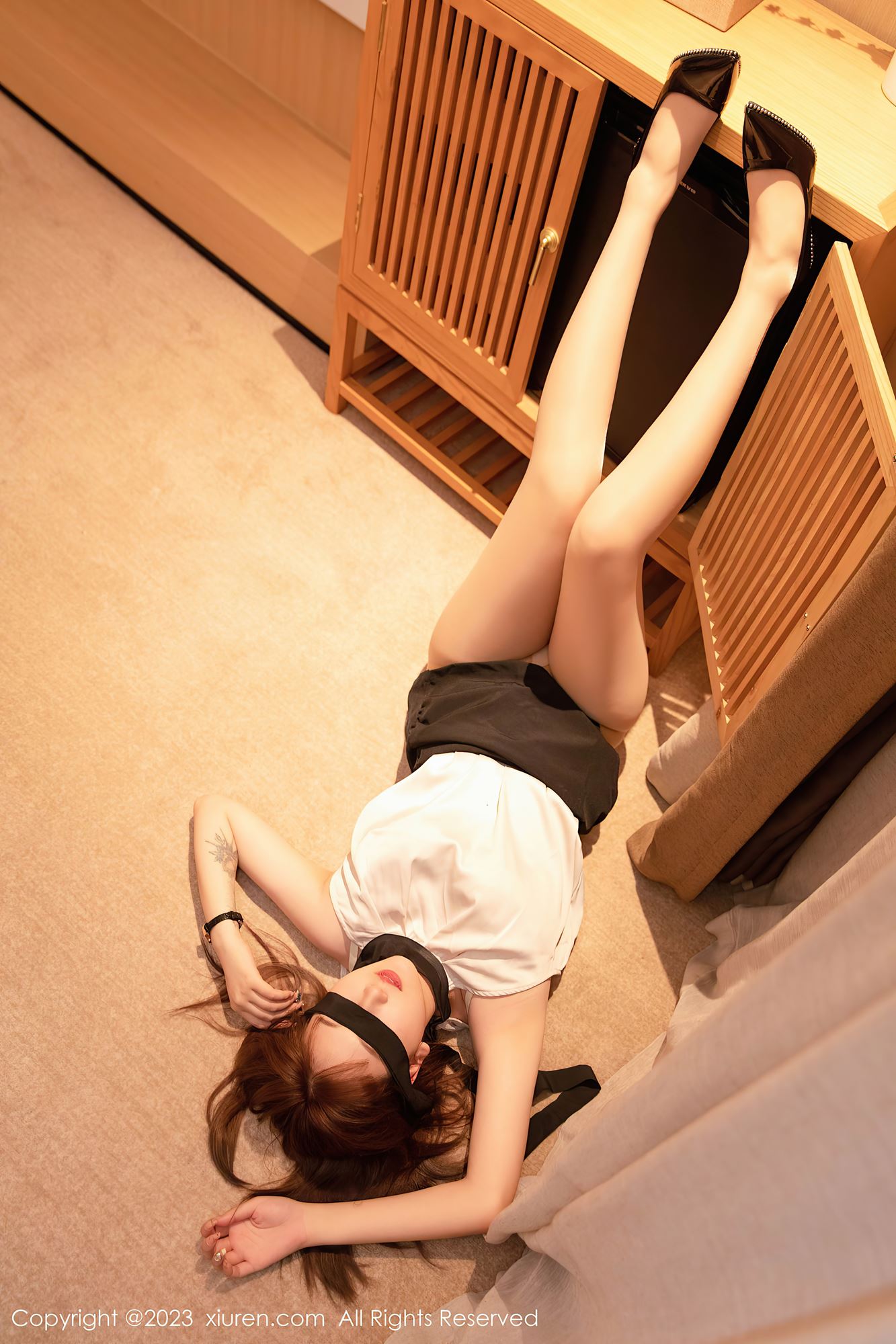 图片[17]-[XiuRen秀人网] 2023.09.18 No.7403 江真真 短裙美腿[27P] – 速更版-美库