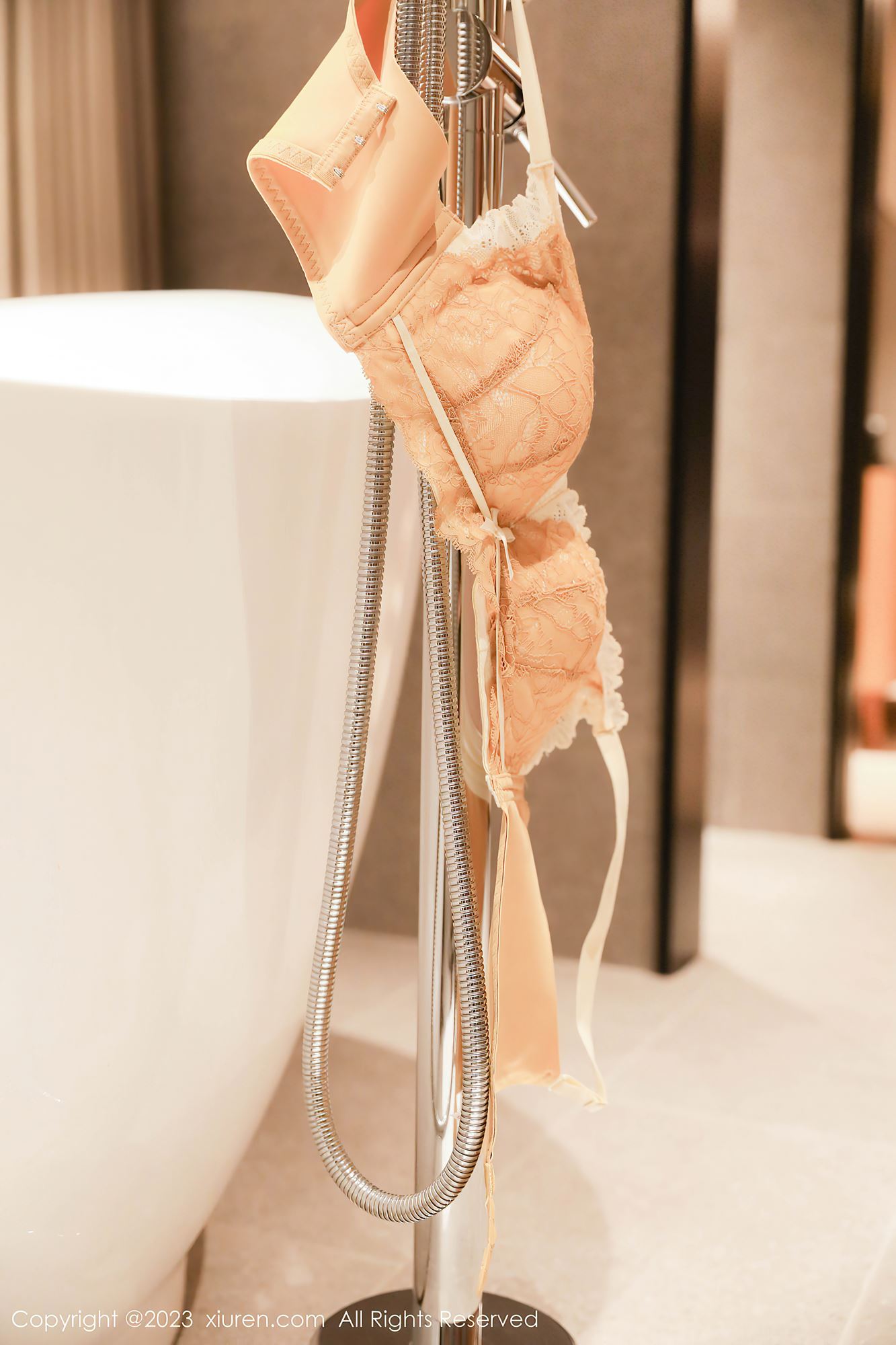 图片[28]-[XiuRen秀人网] 2023.09.18 No.7403 江真真 短裙美腿[27P] – 速更版-美库