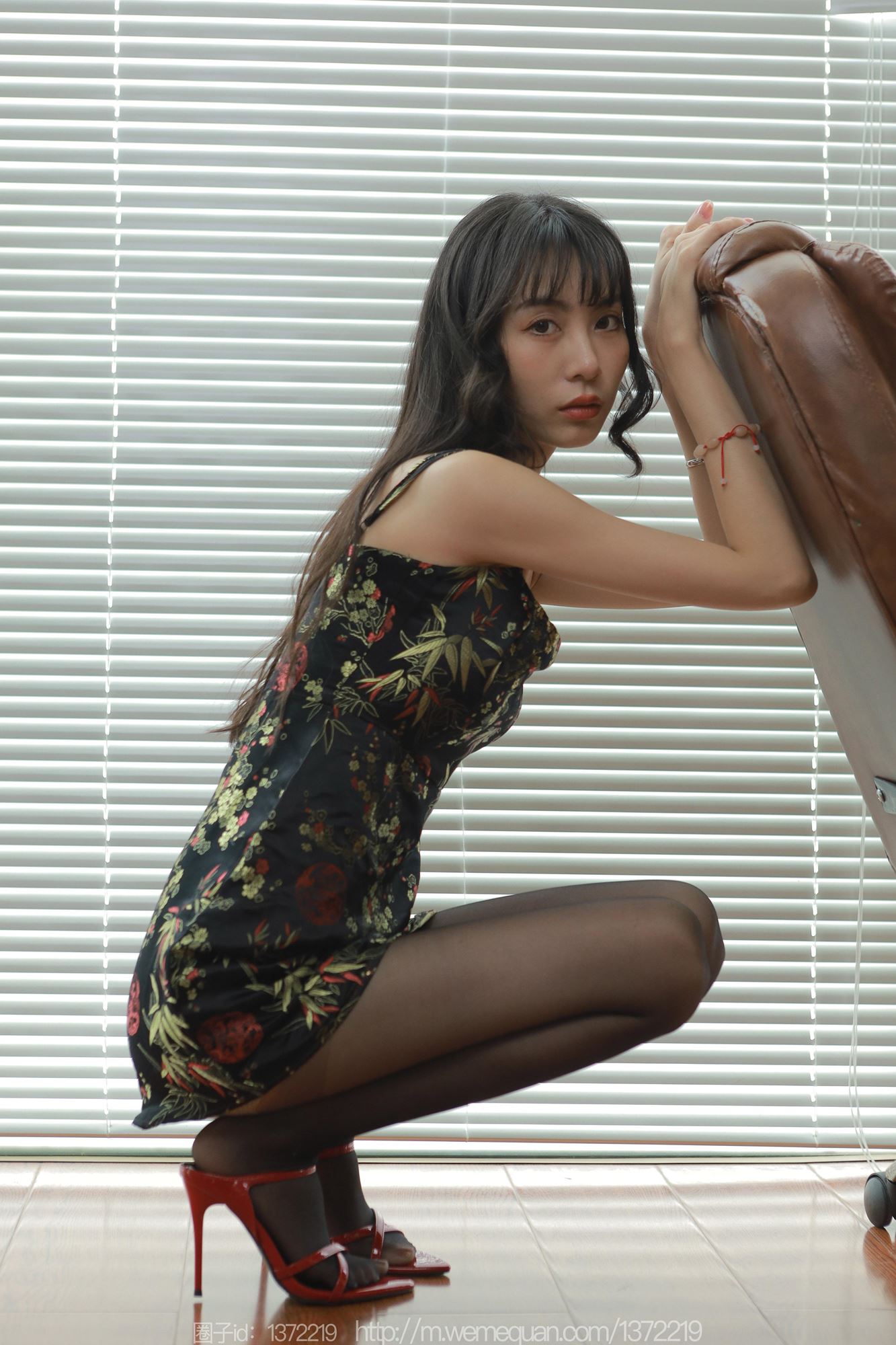 图片[53]-[IESS异思趣向] 2023.07.20 丝享家1485：团团《长长的月退》[78P] – 速更版-美库