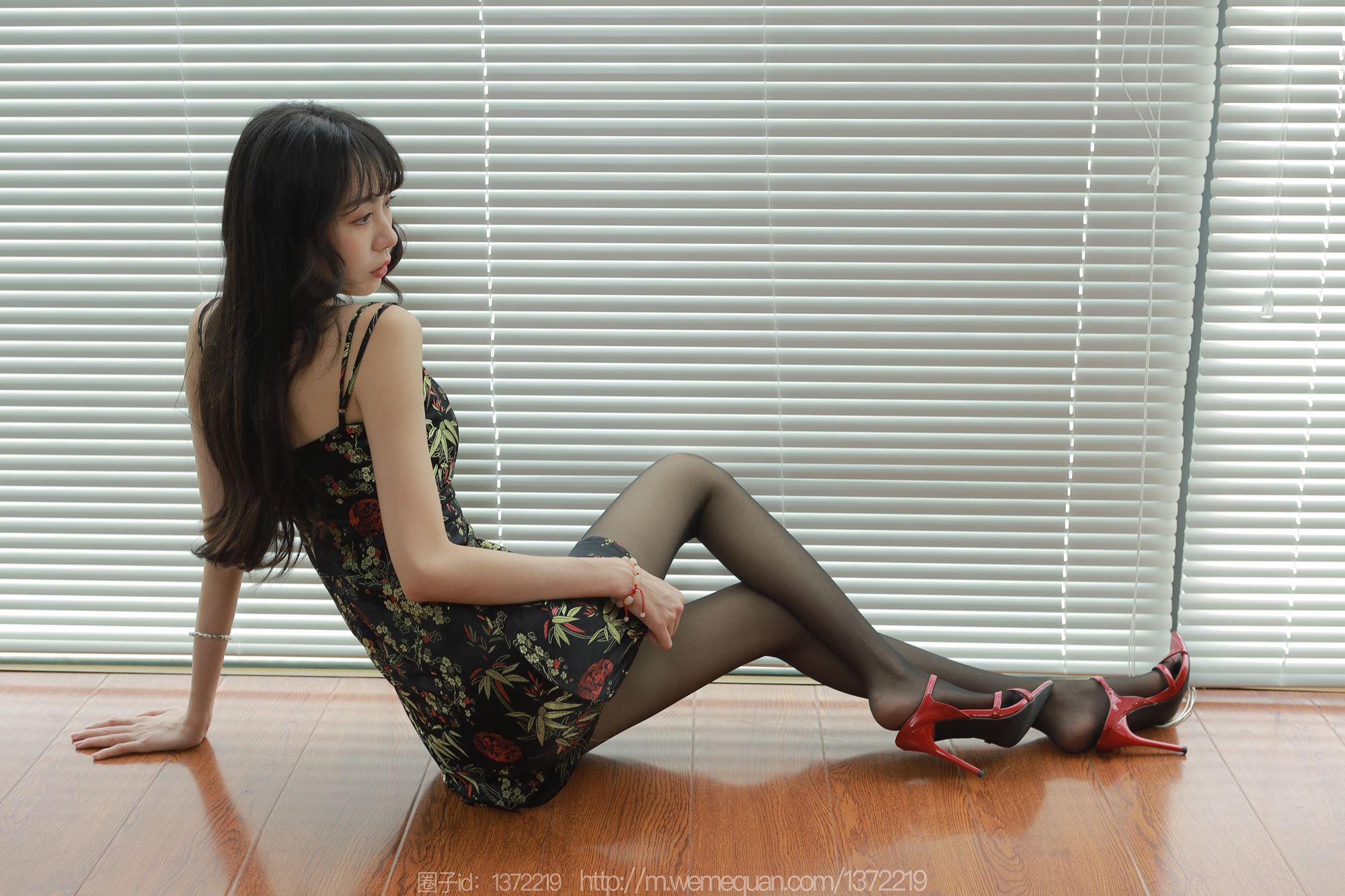 图片[72]-[IESS异思趣向] 2023.07.20 丝享家1485：团团《长长的月退》[78P] – 速更版-美库