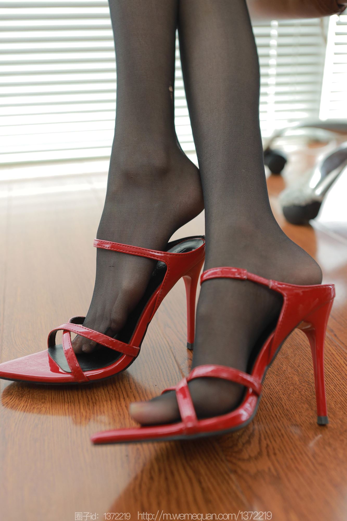 图片[78]-[IESS异思趣向] 2023.07.20 丝享家1485：团团《长长的月退》[78P] – 速更版-美库