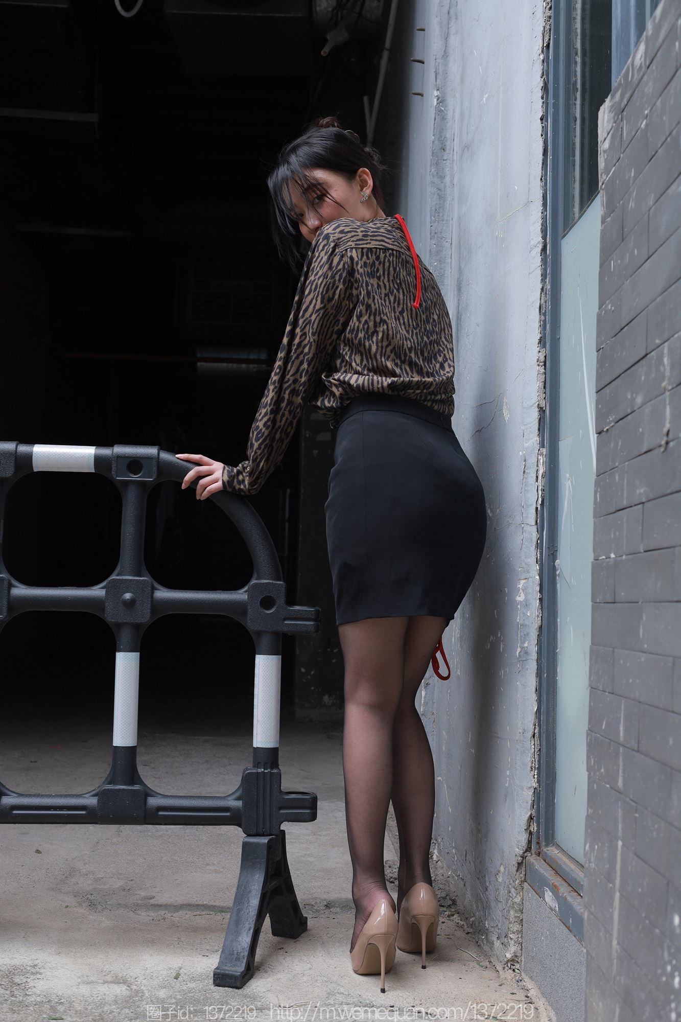 图片[12]-[IESS异思趣向] 2023.07.24 丝享家1488：秋秋《孤身走暗巷》[85P] – 速更版-美库