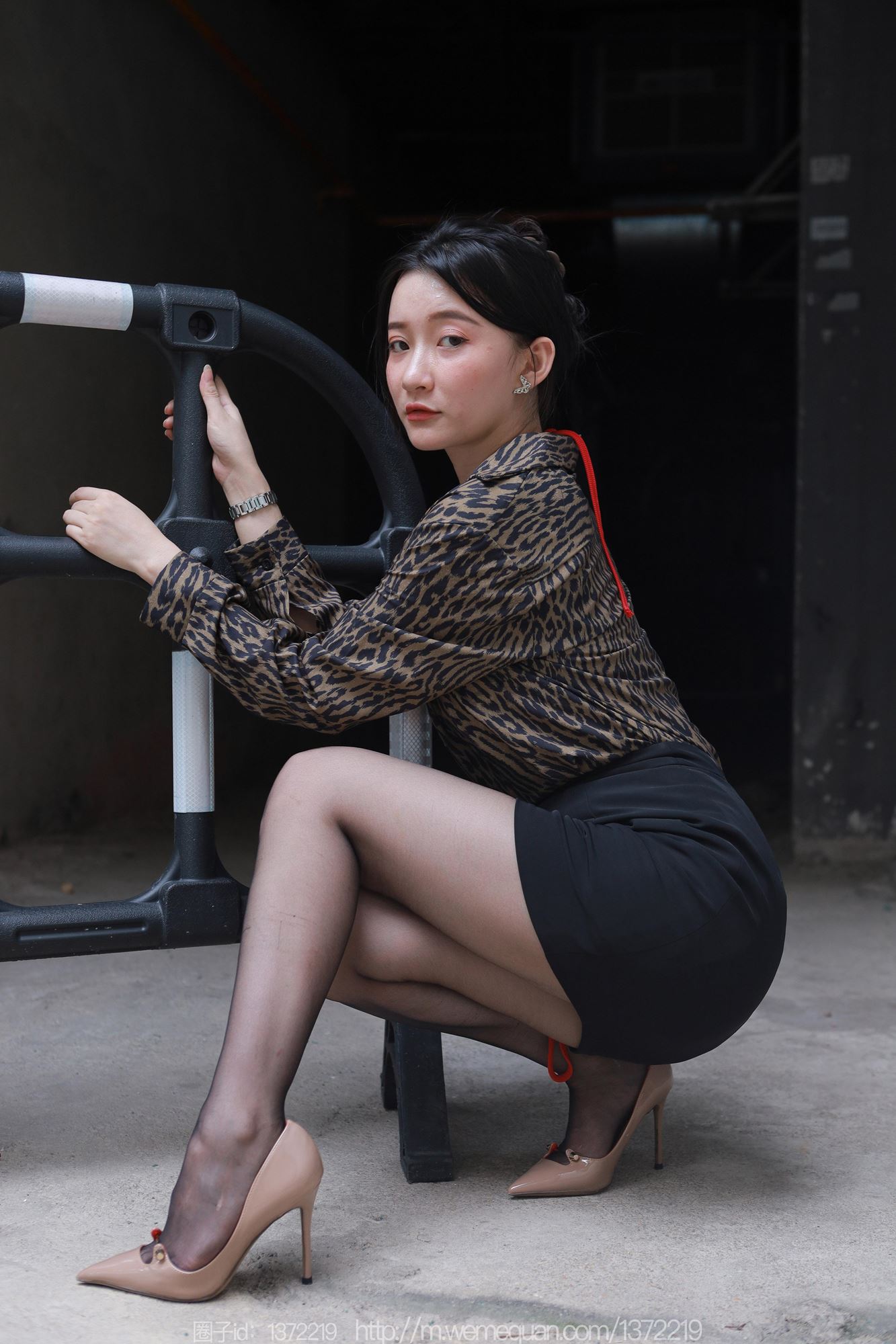 图片[24]-[IESS异思趣向] 2023.07.24 丝享家1488：秋秋《孤身走暗巷》[85P] – 速更版-美库