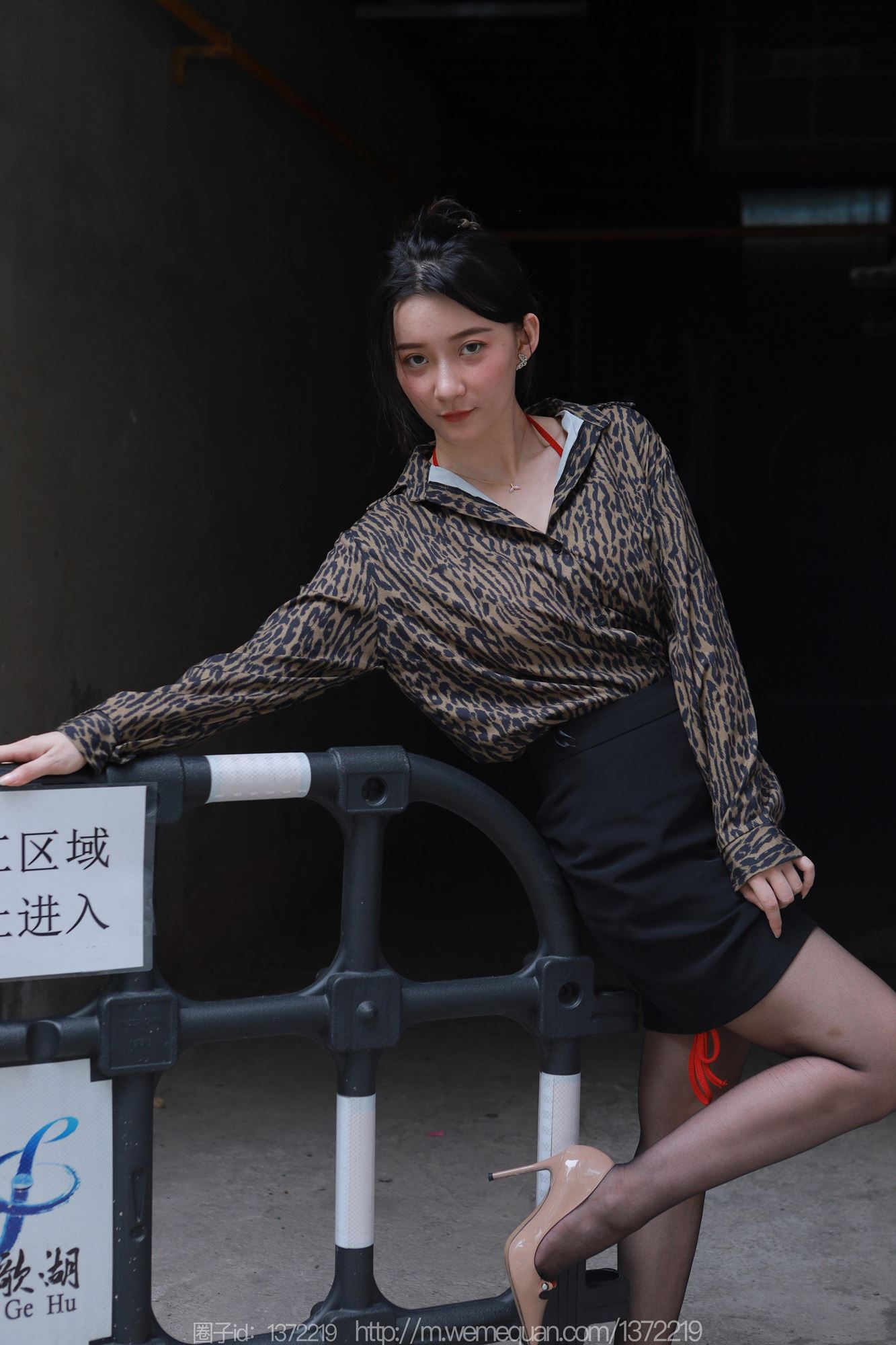 图片[31]-[IESS异思趣向] 2023.07.24 丝享家1488：秋秋《孤身走暗巷》[85P] – 速更版-美库