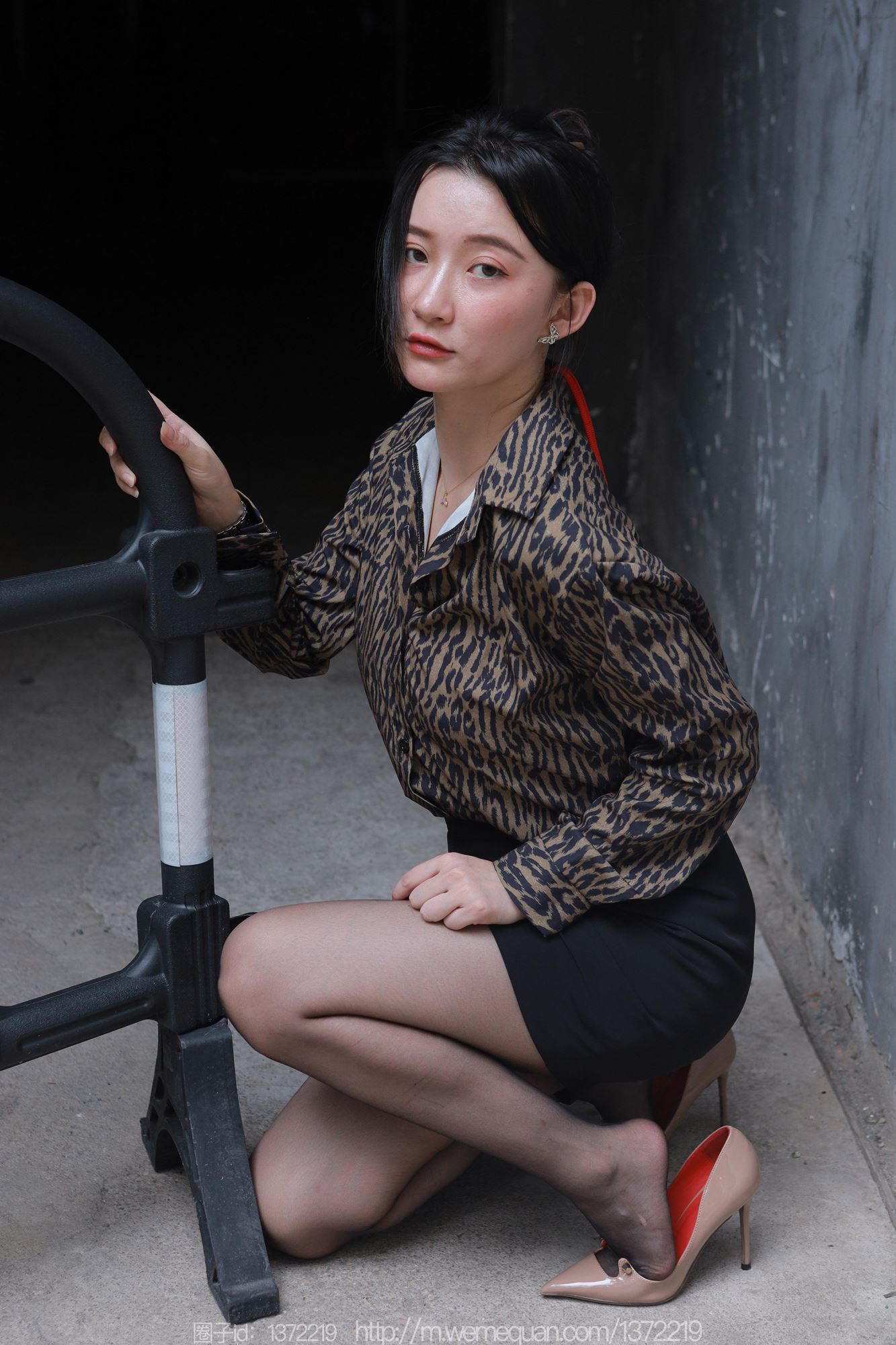 图片[32]-[IESS异思趣向] 2023.07.24 丝享家1488：秋秋《孤身走暗巷》[85P] – 速更版-美库