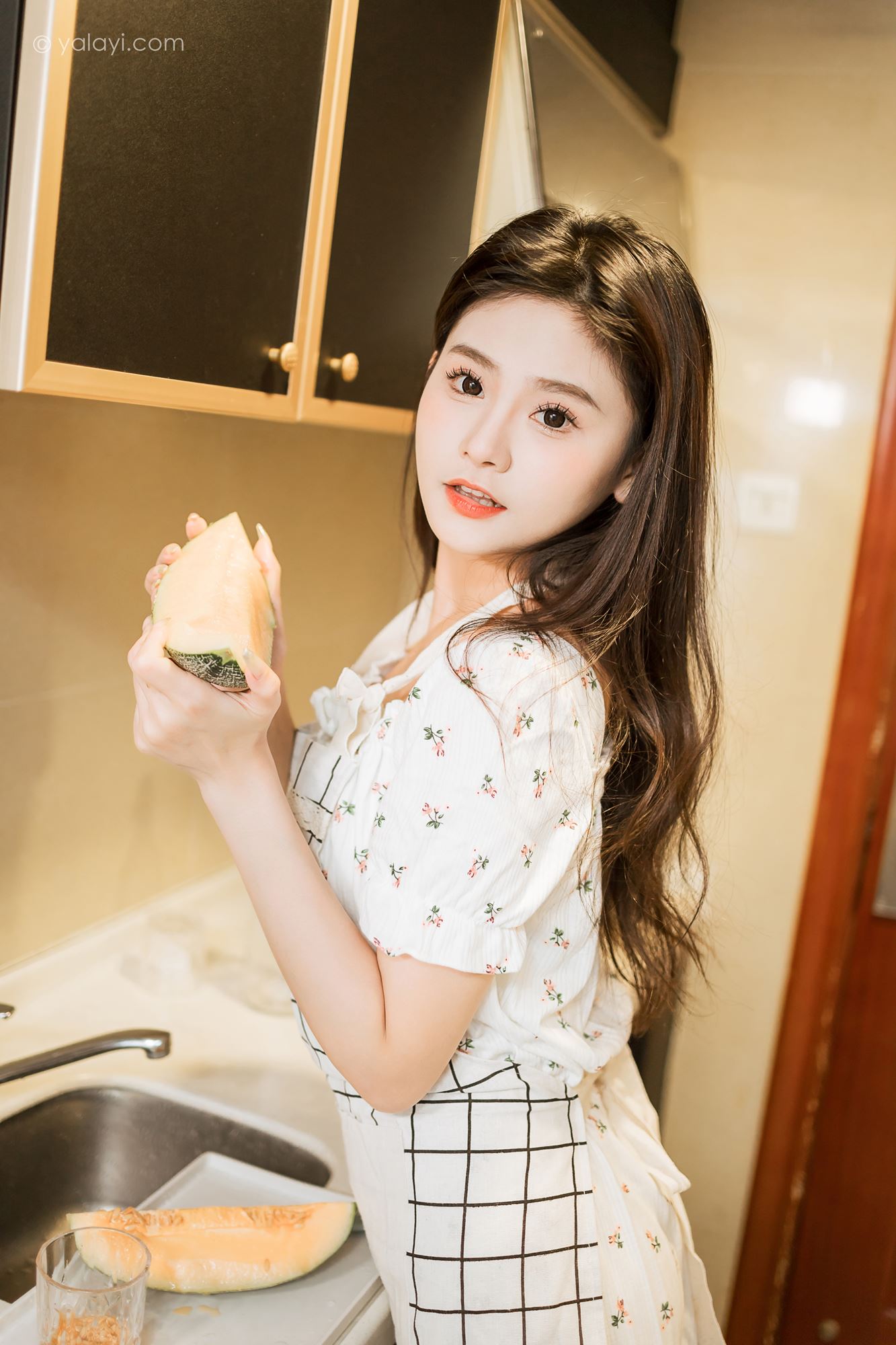 图片[17]-[YALAYI雅拉伊]2023.05.05 NO.1027 请你吃瓜 若婷[45+1P] – 速更版-美库