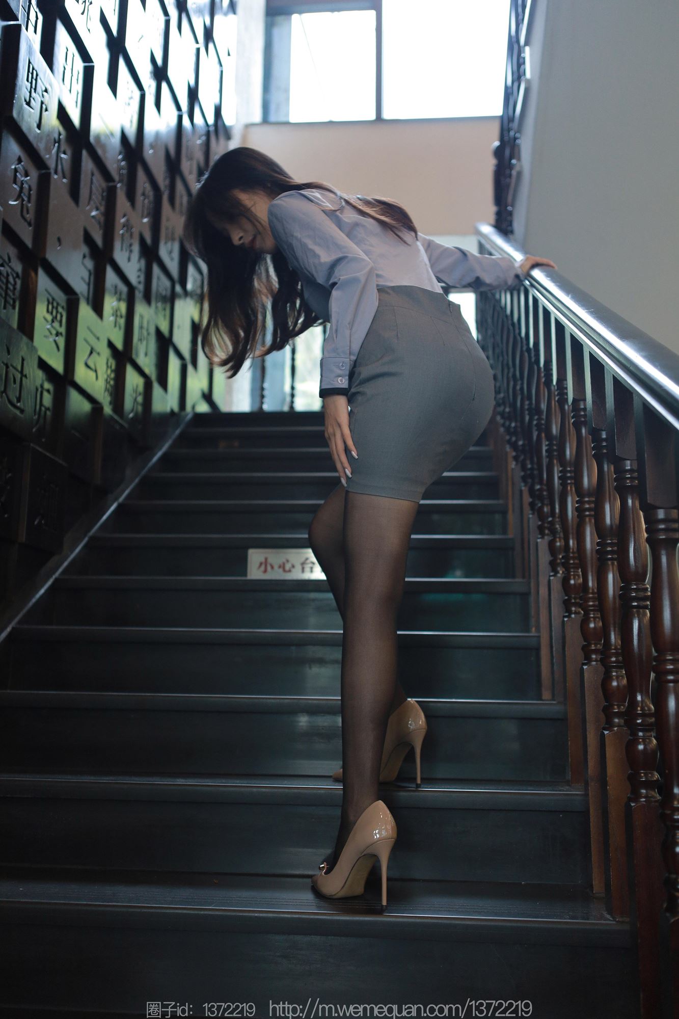 图片[56]-[IESS异思趣向] 2023.08.02 丝享家1496：美子《楼梯上的春光》[86P] – 速更版-美库