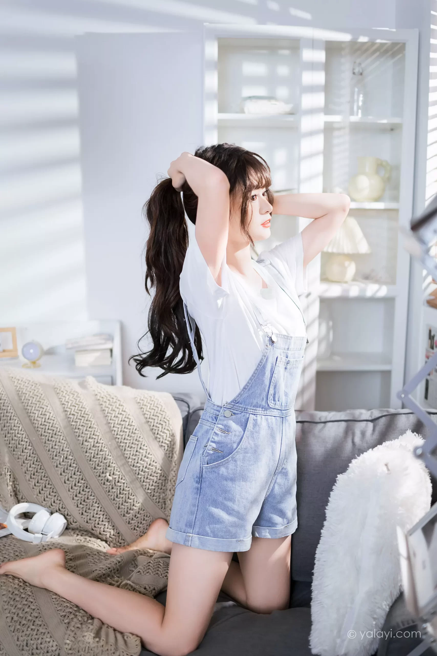 图片[23]-[YALAYI雅拉伊]2023.05.12 NO.1031 穿吊带牛仔裤的少女 小亭[45+1P] – 速更版-美库