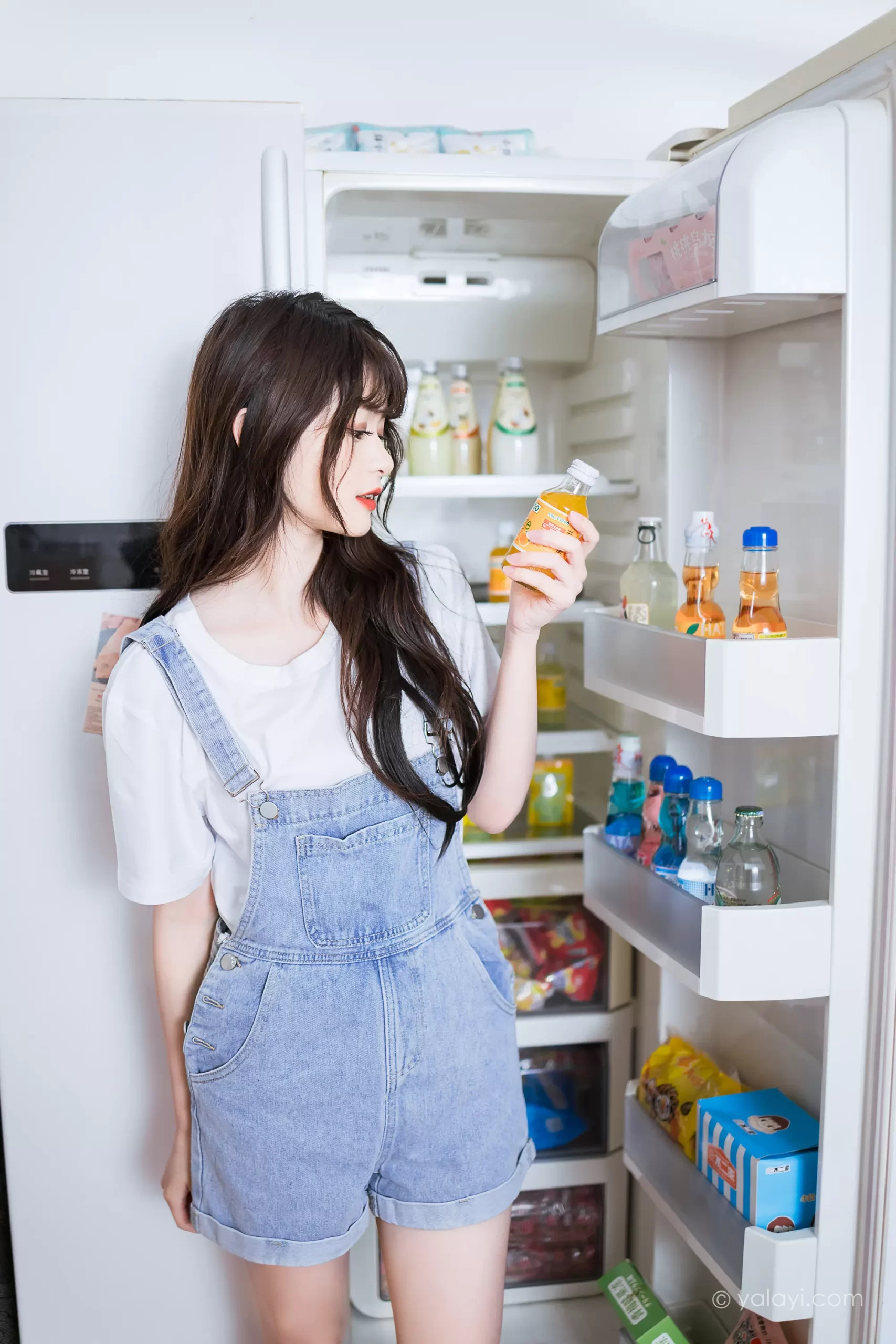 图片[22]-[YALAYI雅拉伊]2023.05.12 NO.1031 穿吊带牛仔裤的少女 小亭[45+1P] – 速更版-美库