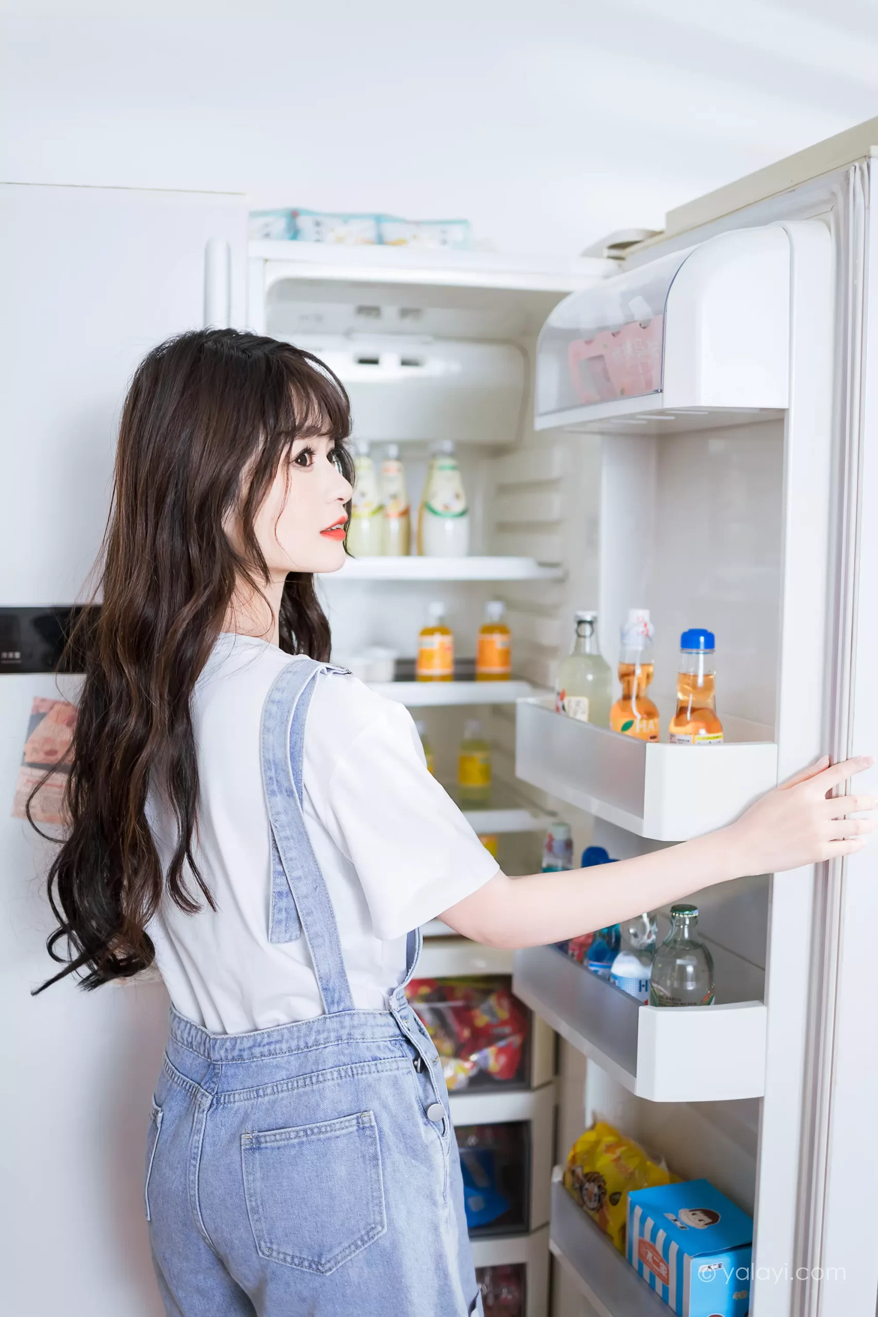 图片[21]-[YALAYI雅拉伊]2023.05.12 NO.1031 穿吊带牛仔裤的少女 小亭[45+1P] – 速更版-美库