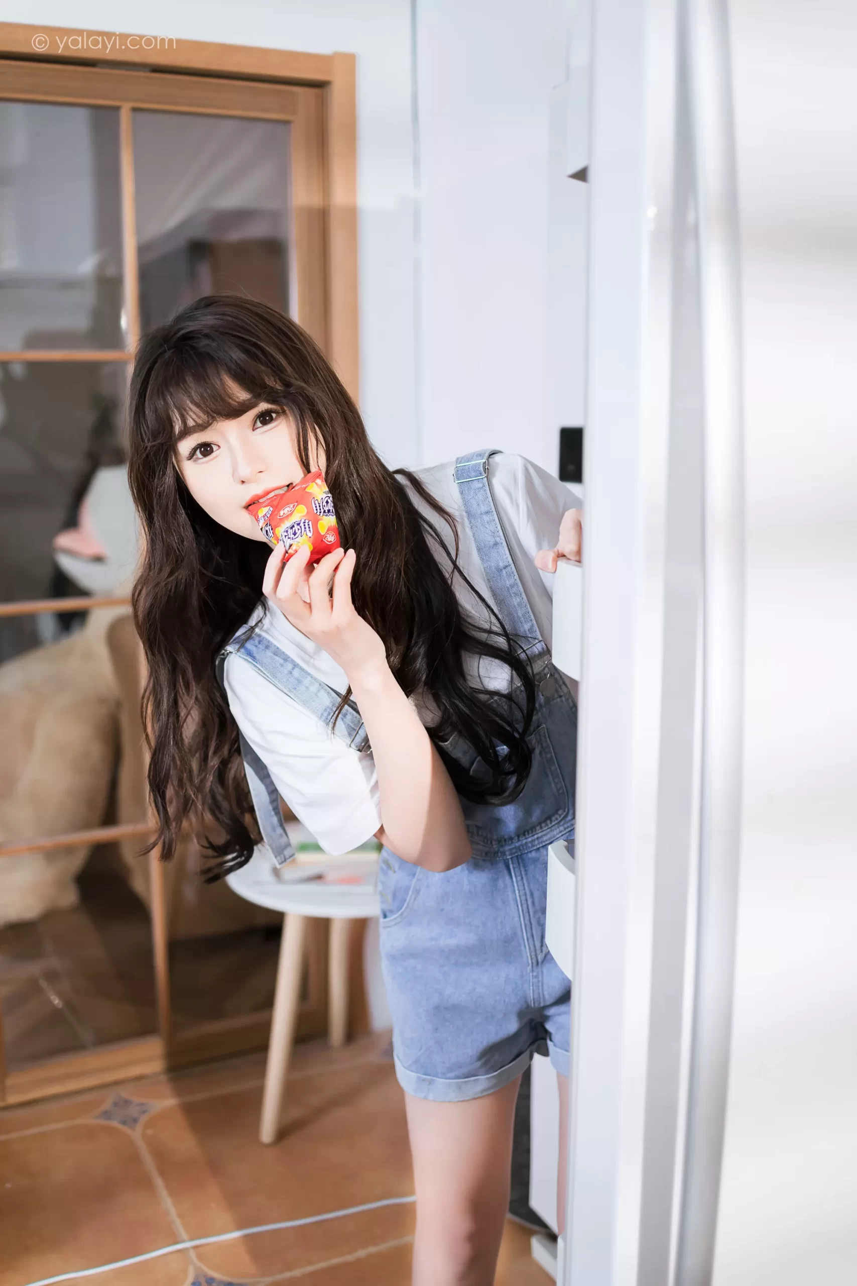 图片[18]-[YALAYI雅拉伊]2023.05.12 NO.1031 穿吊带牛仔裤的少女 小亭[45+1P] – 速更版-美库