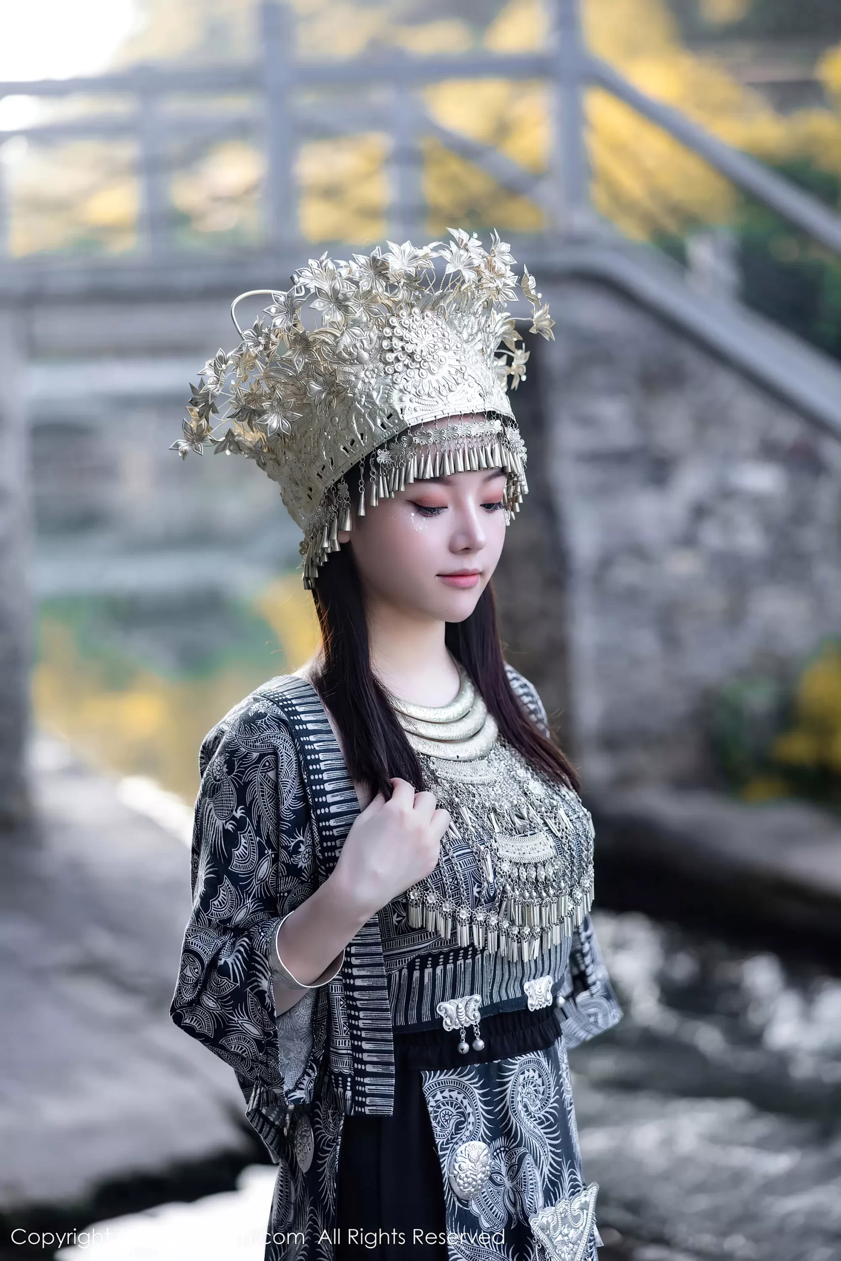 图片[11]-[XiuRen秀人网] 2023.09.27 No.7448 豆瓣酱 苗族服饰[30P] – 速更版-美库